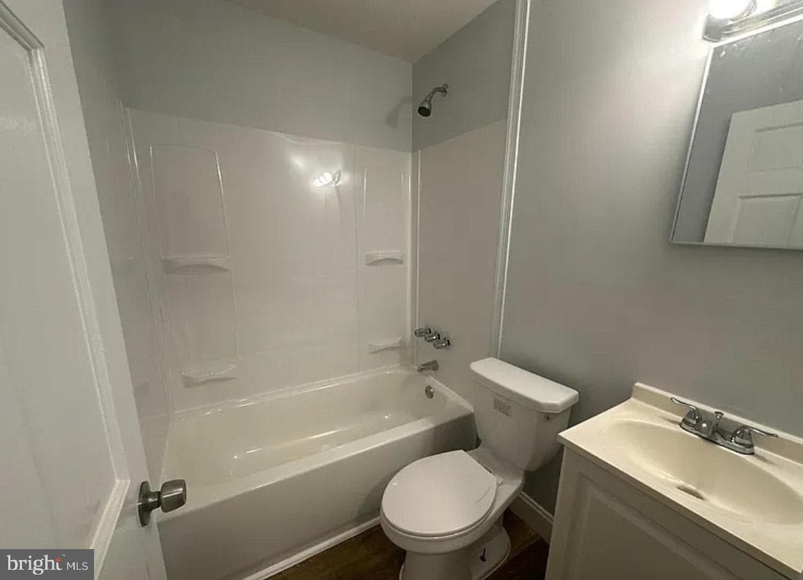 667 E Thayer Street photo 5