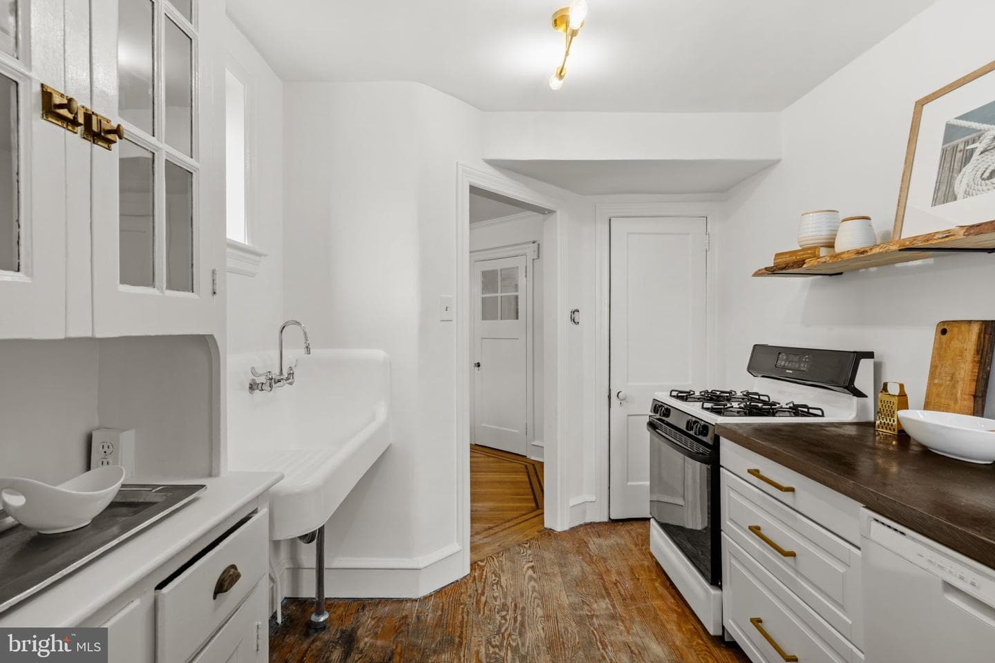 413 W Durham Street photo 33