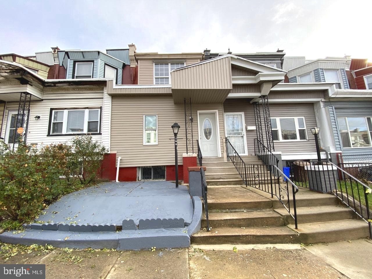 5812 Cedarhurst Street photo 1