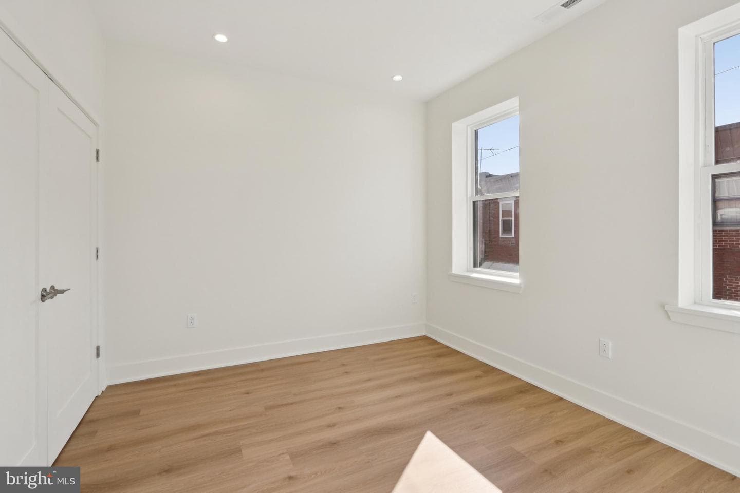 2441 S Clarion Street photo 45