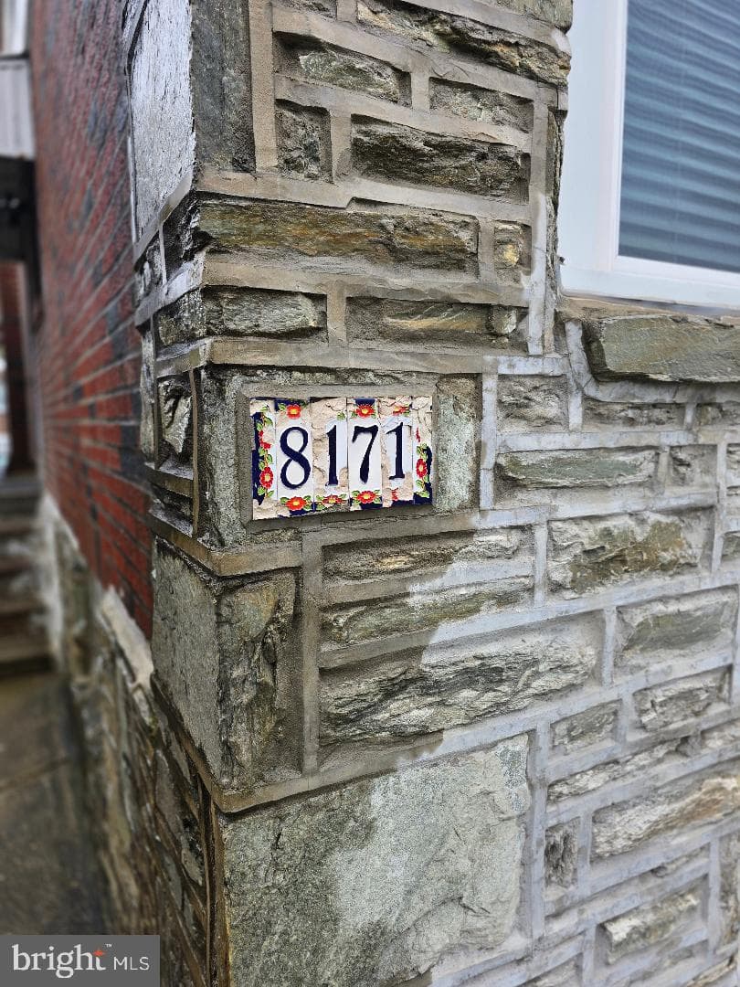 8171 Lister Street photo 6