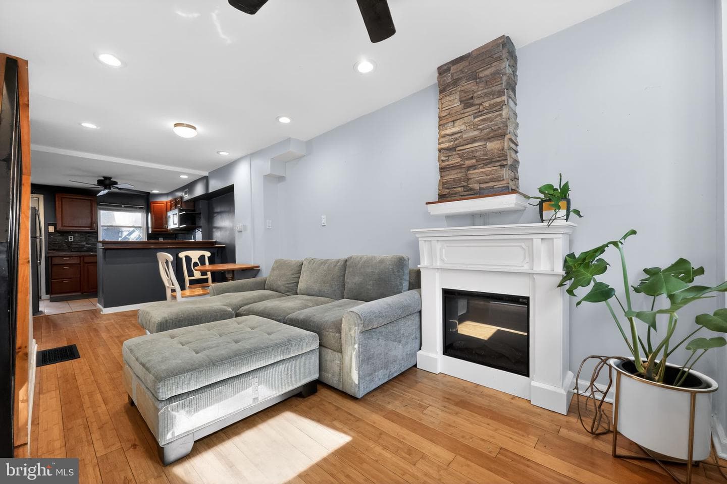 2141 E Albert Street photo 2