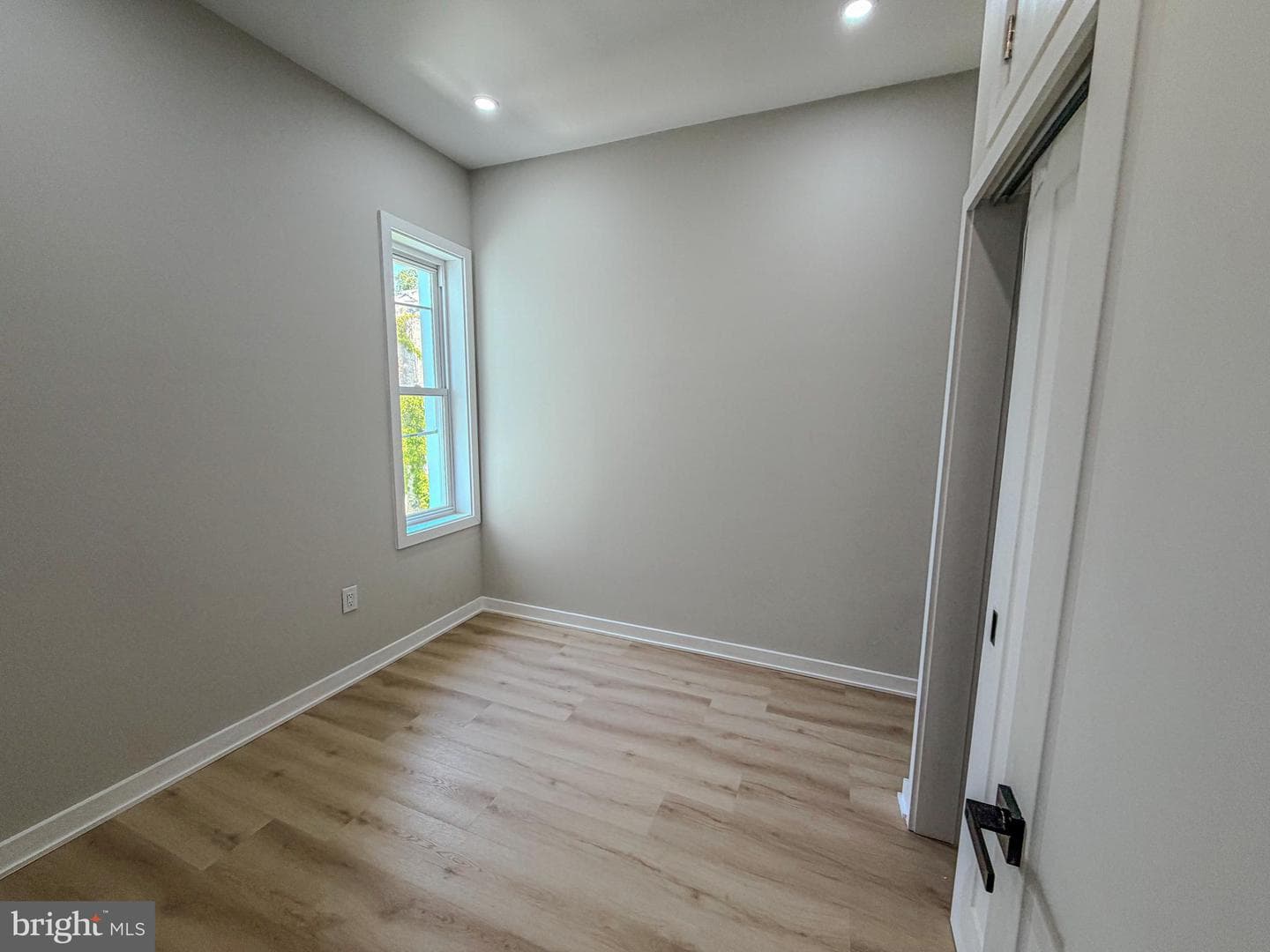 1630 N Newkirk Street photo 32