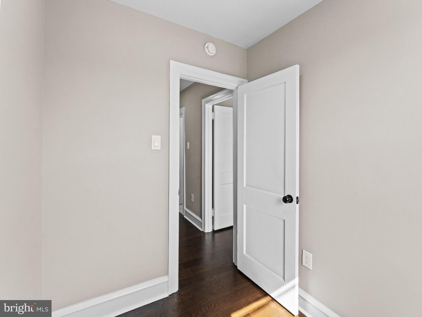 5921 Elsinore St photo 18
