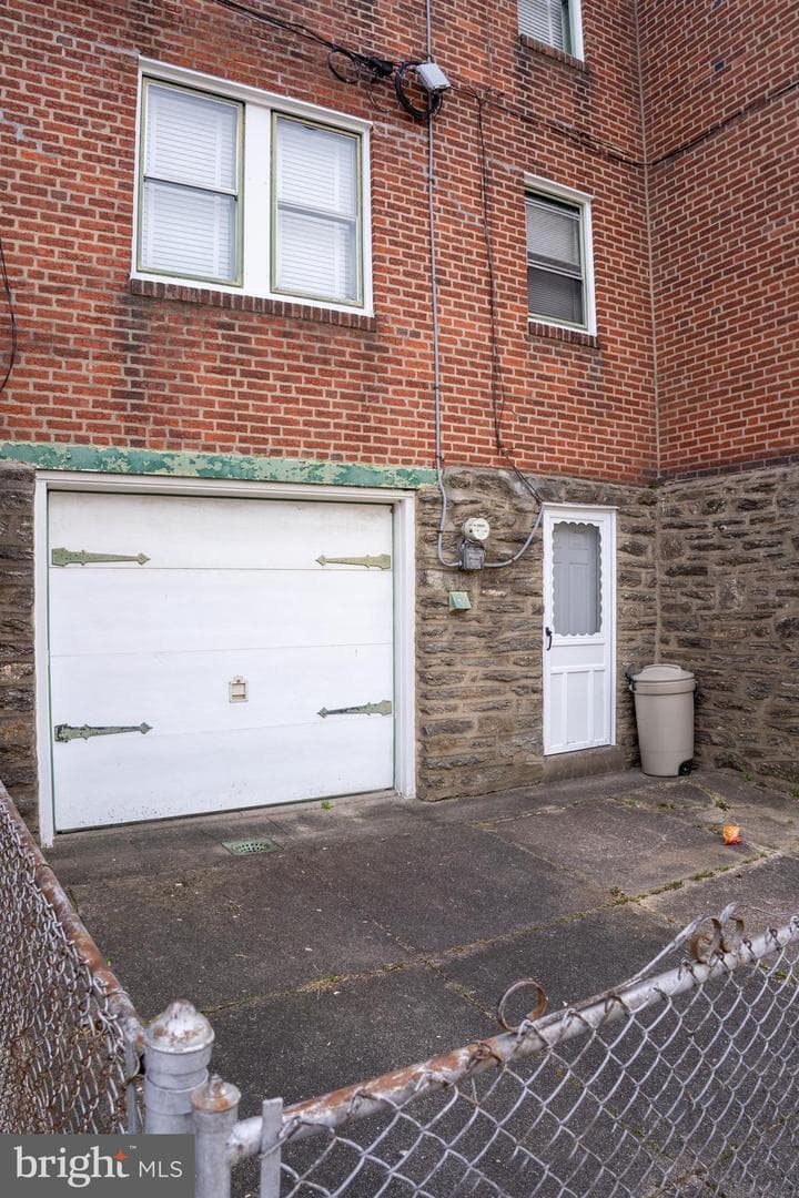 203 E Howell Street photo 10