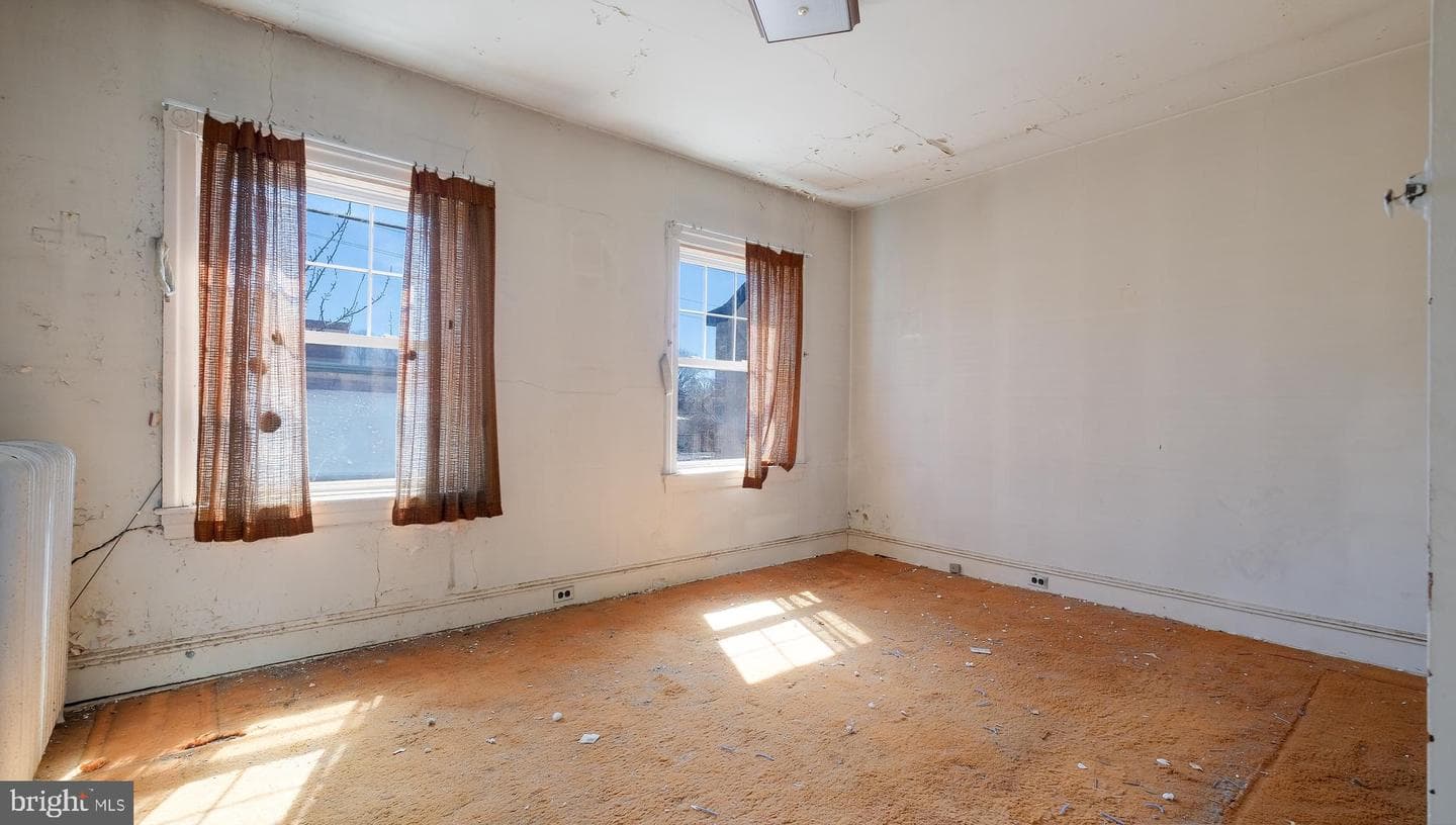 404 Leverington Avenue photo 18