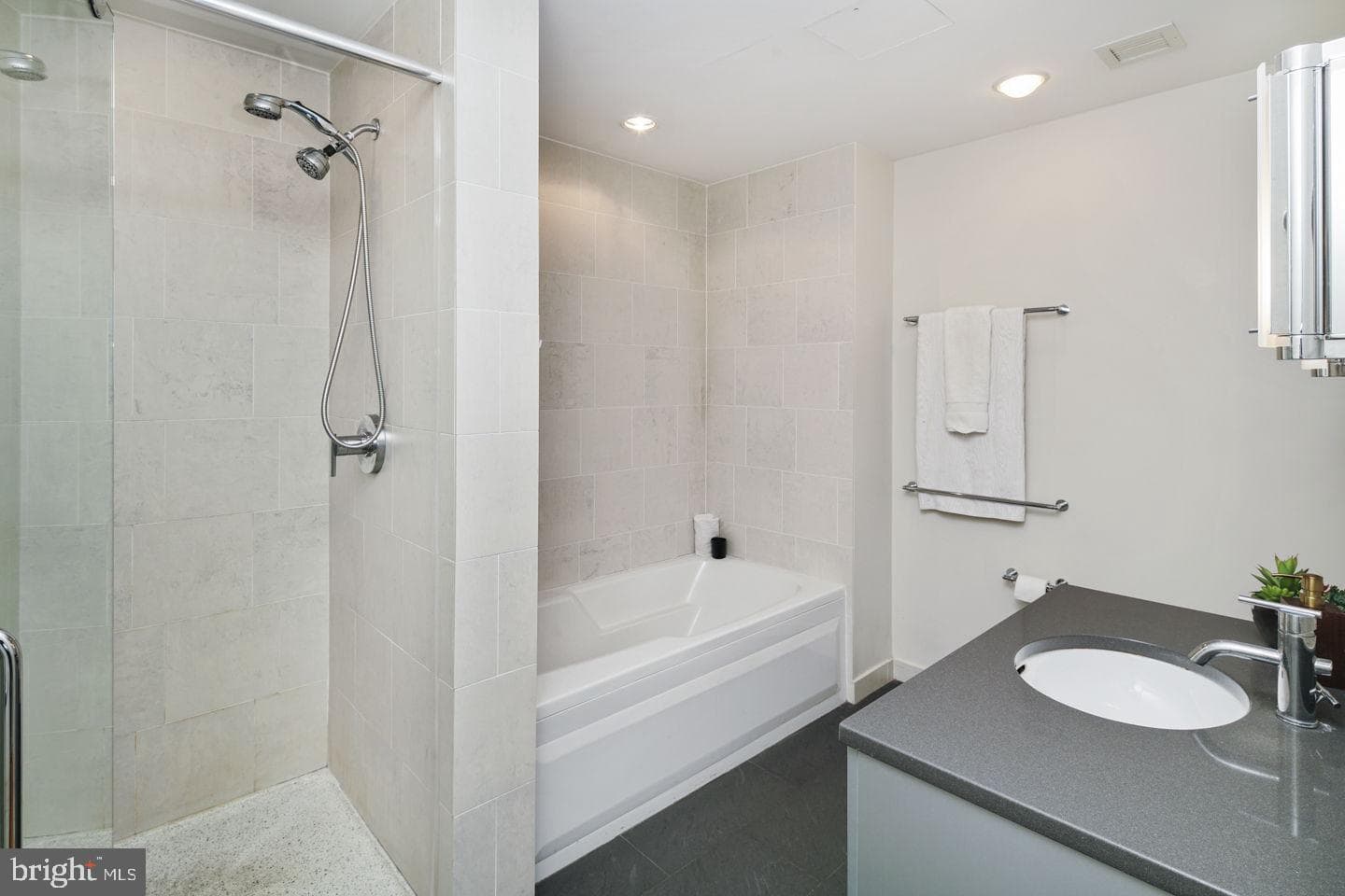 2101 Market Street #2405 photo 27