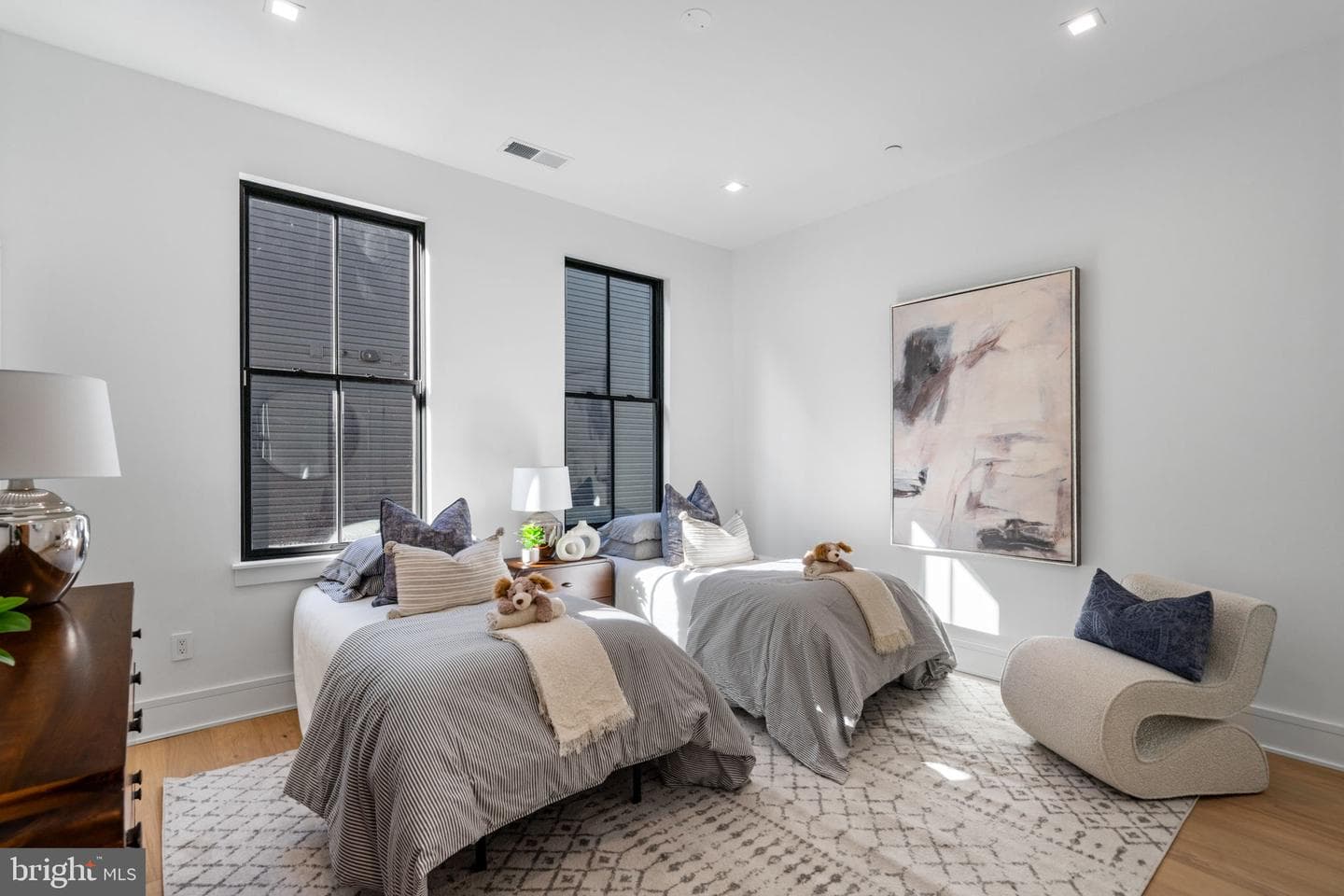 249 Philip Way photo 27