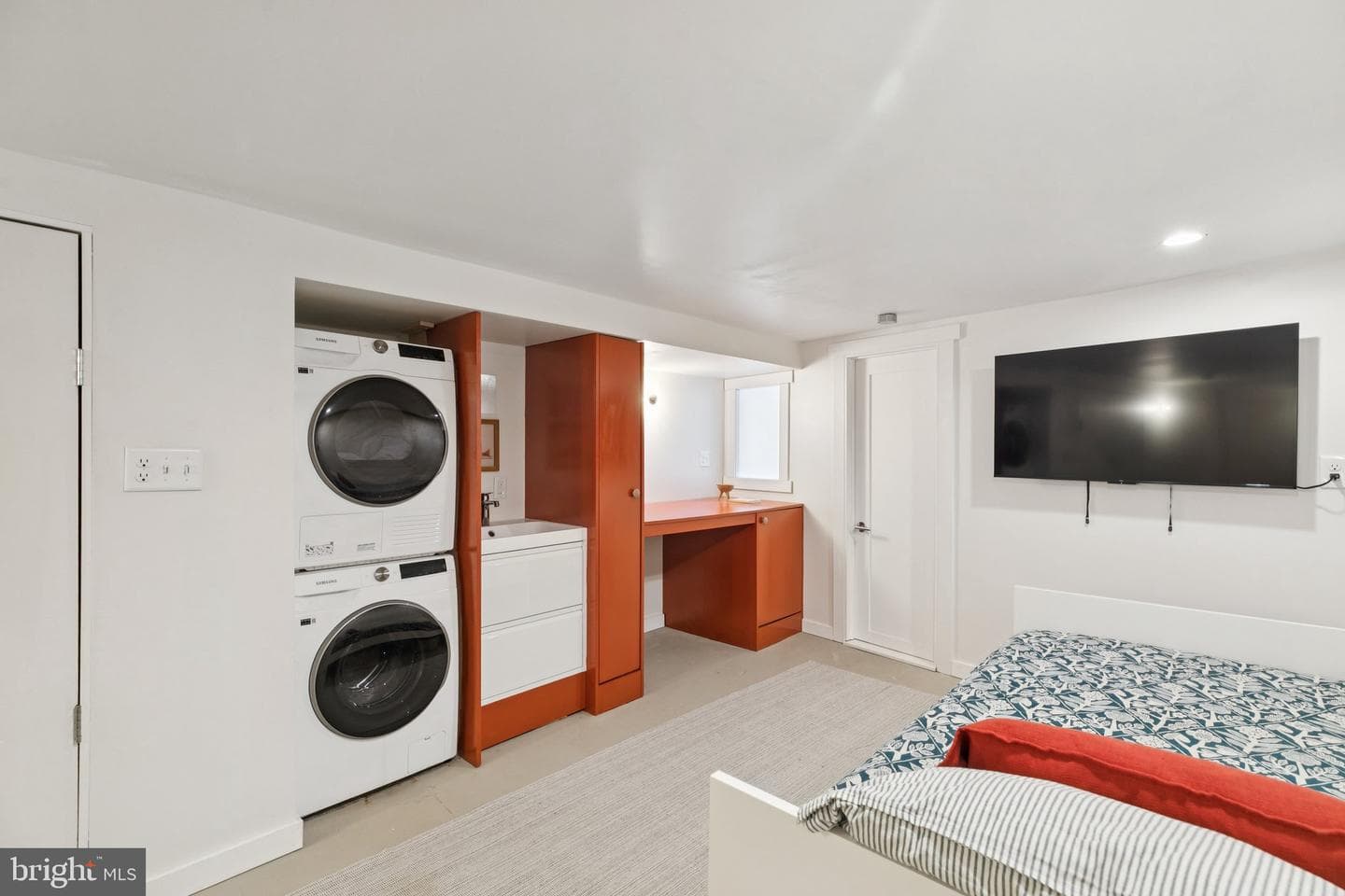 733 Montrose Street photo 20