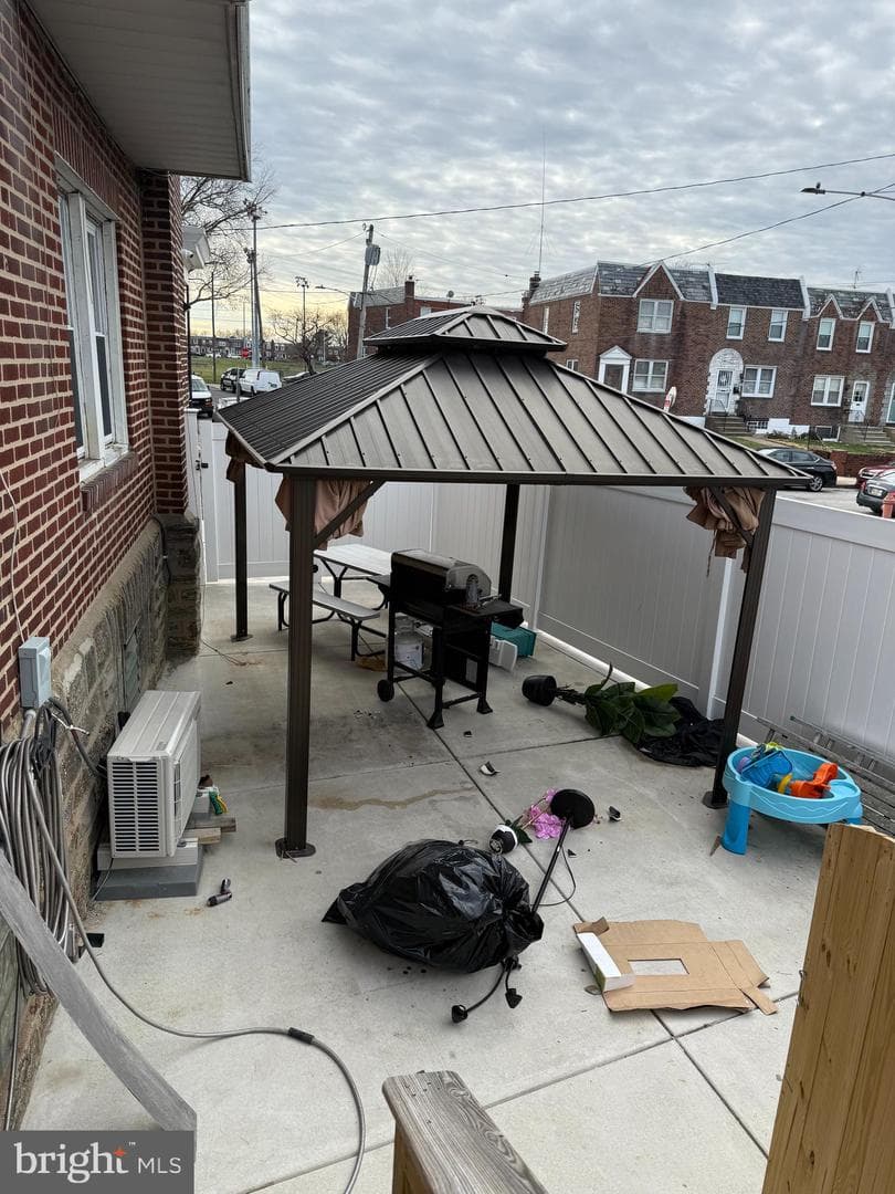 345 Stevens St photo 3