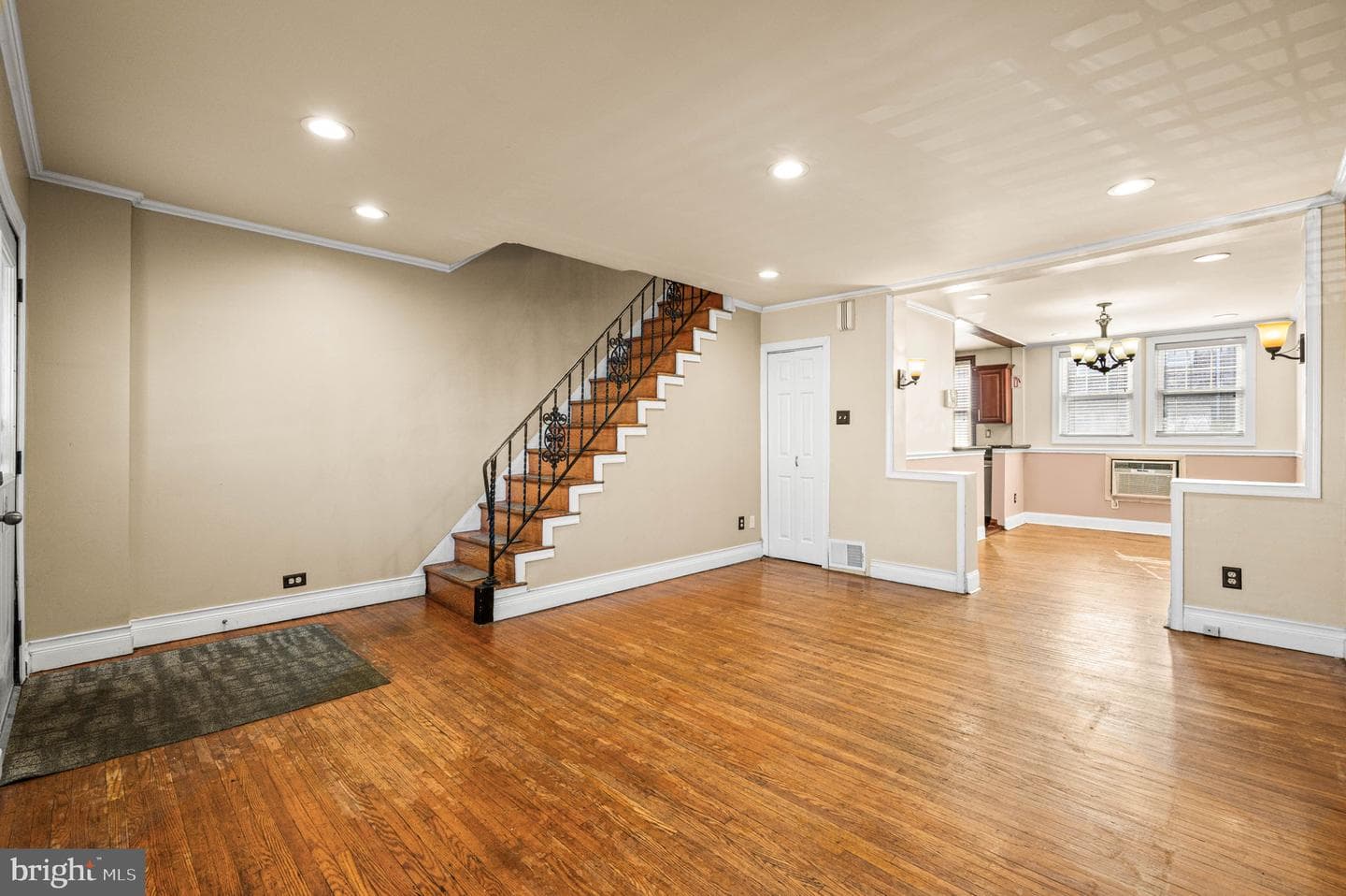 5421 Erdrick Street photo 3