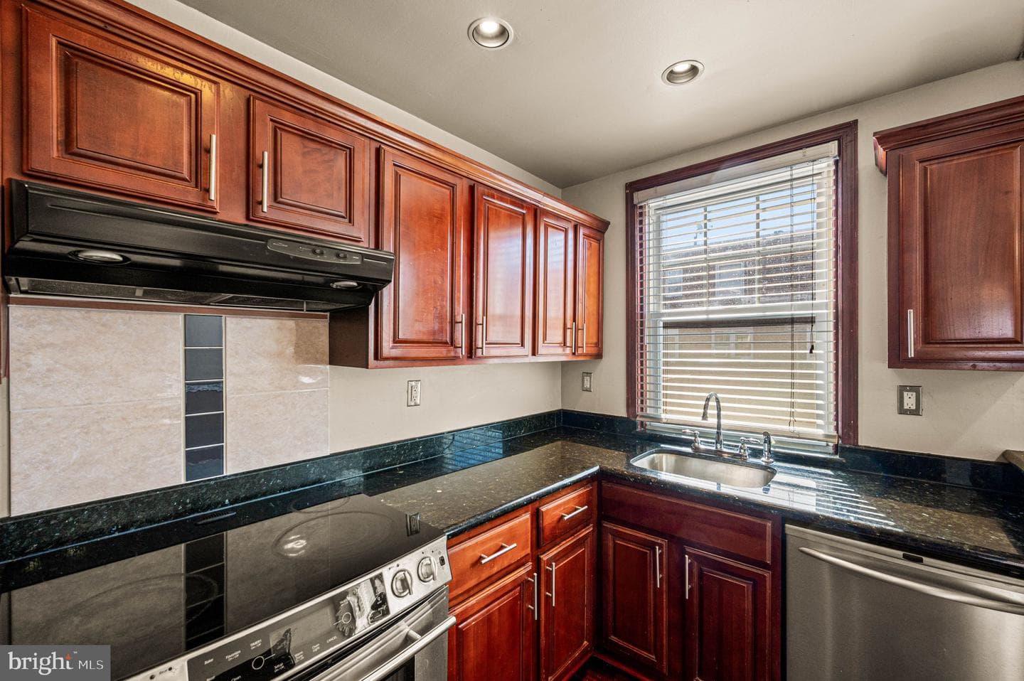 5421 Erdrick Street photo 9