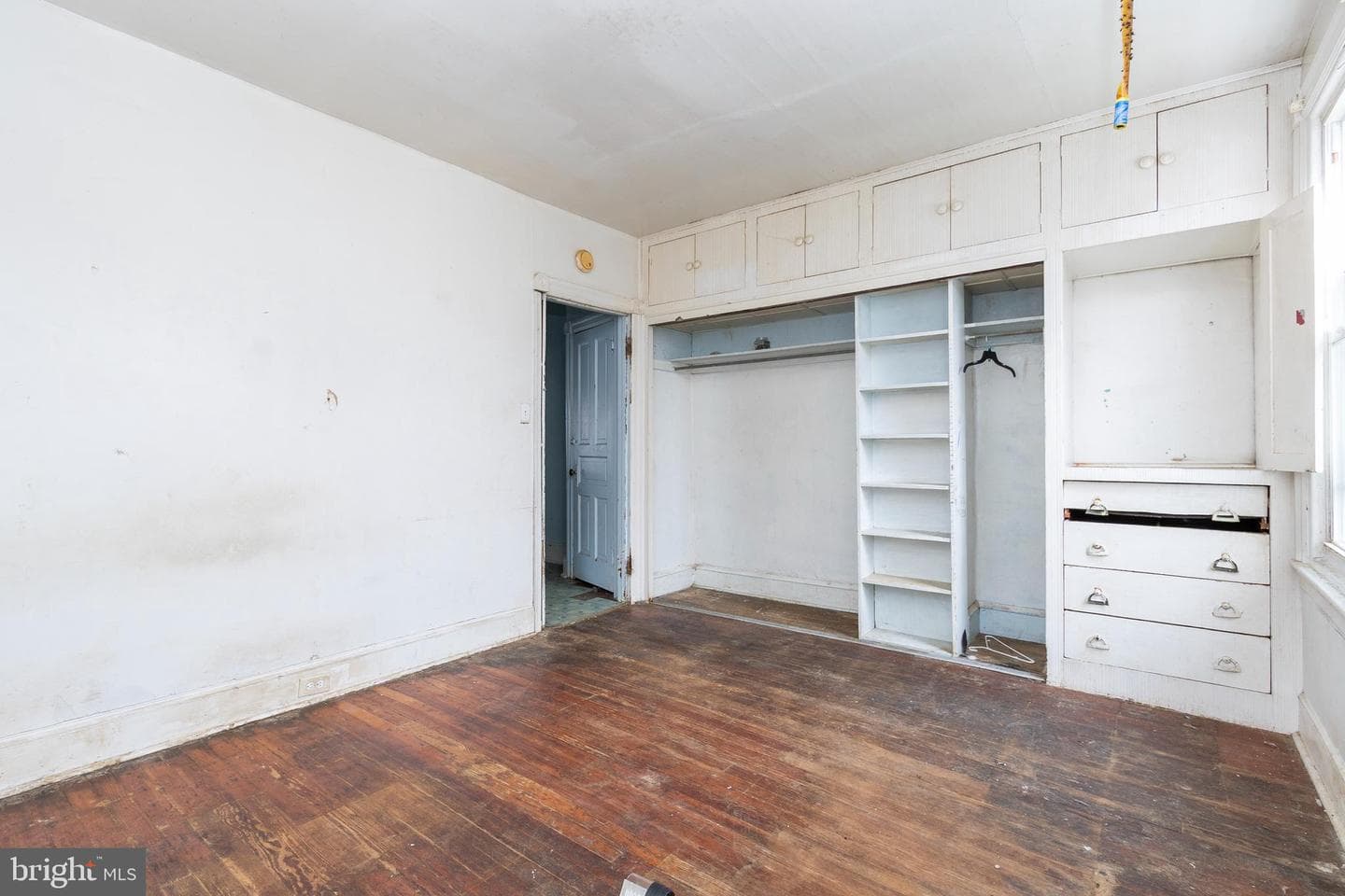 319 W Duncannon Avenue photo 18