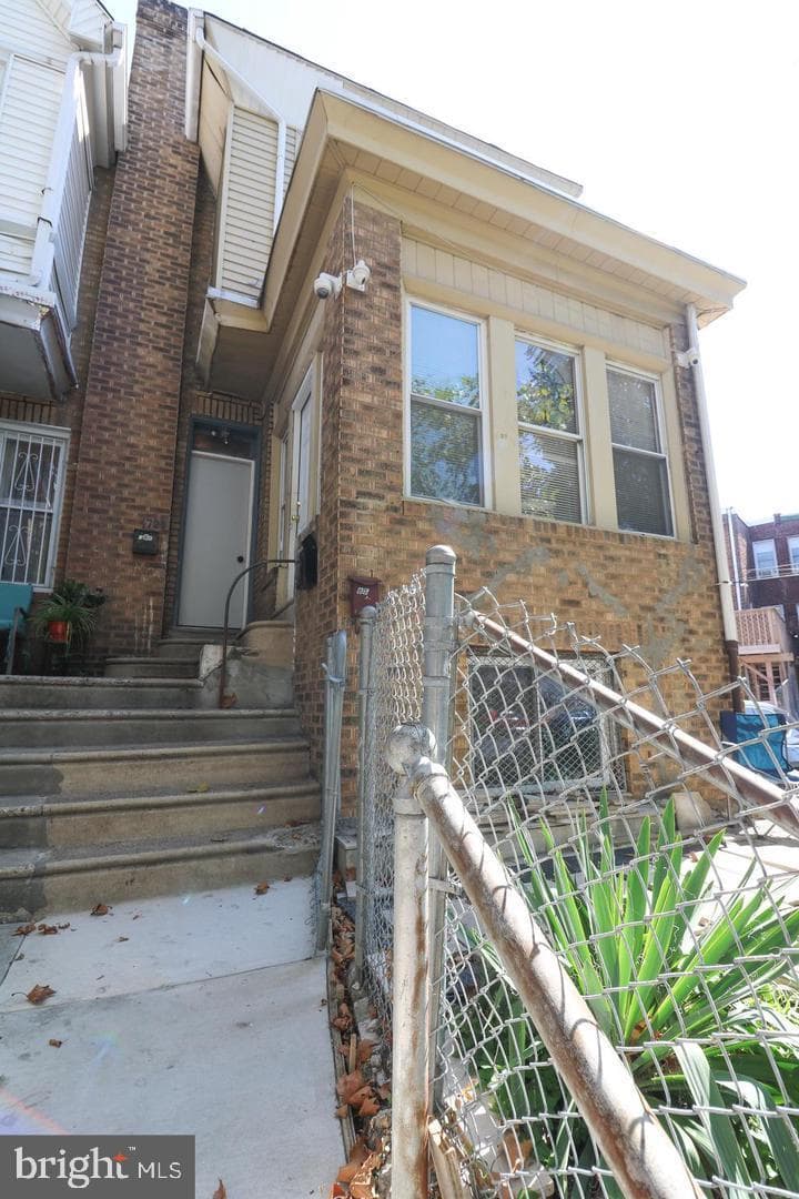 4723 Whitaker Avenue photo 3