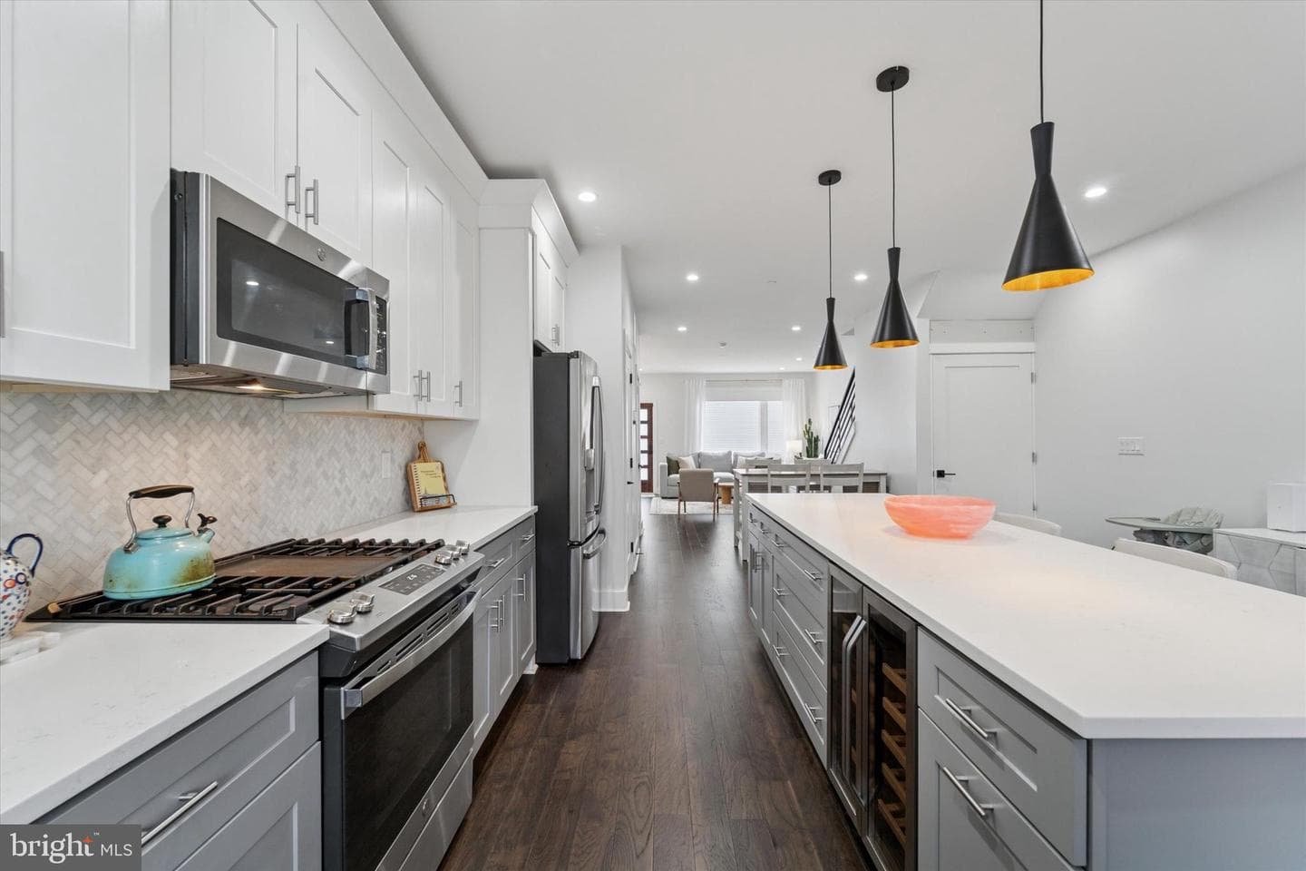 73 E Sharpnack Street photo 11