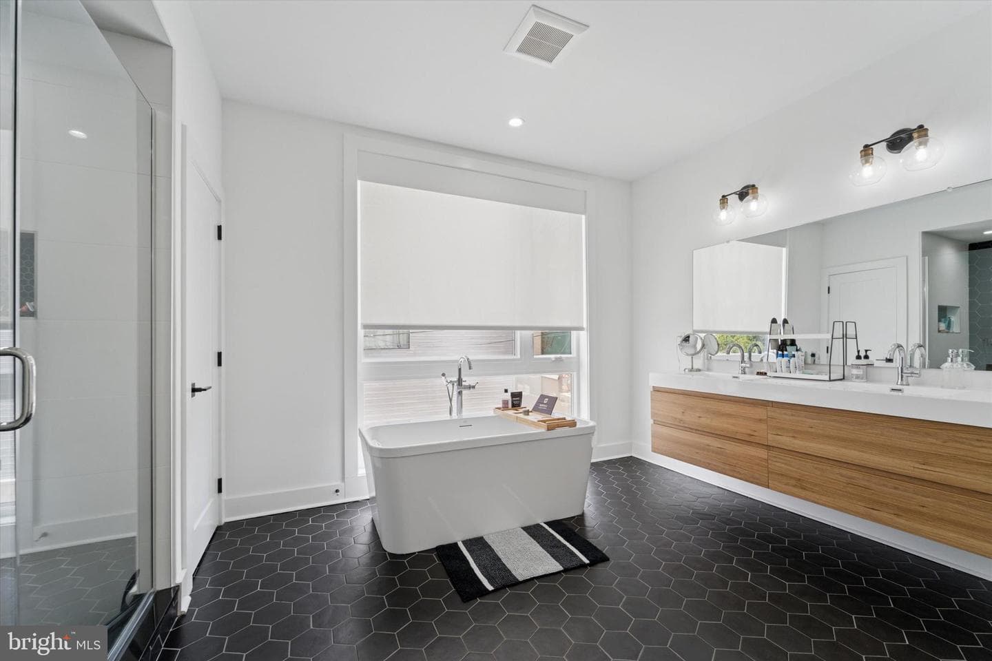 73 E Sharpnack Street photo 25