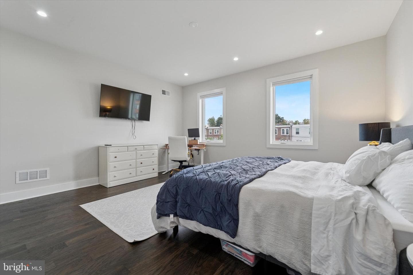 73 E Sharpnack Street photo 28