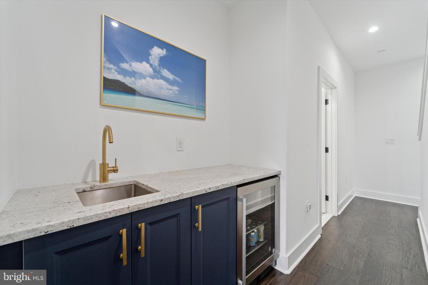 73 E Sharpnack Street photo 31