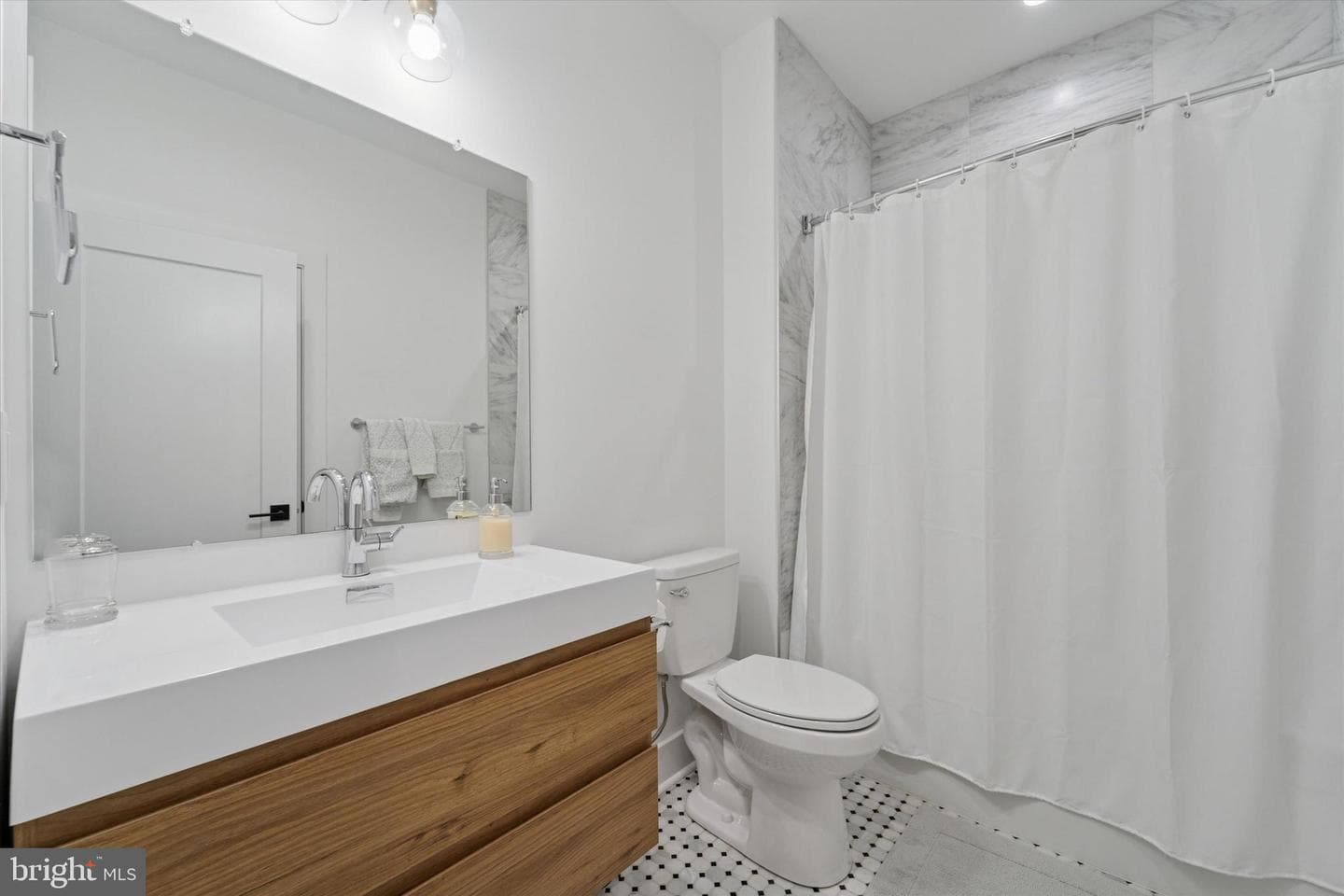 73 E Sharpnack Street photo 32
