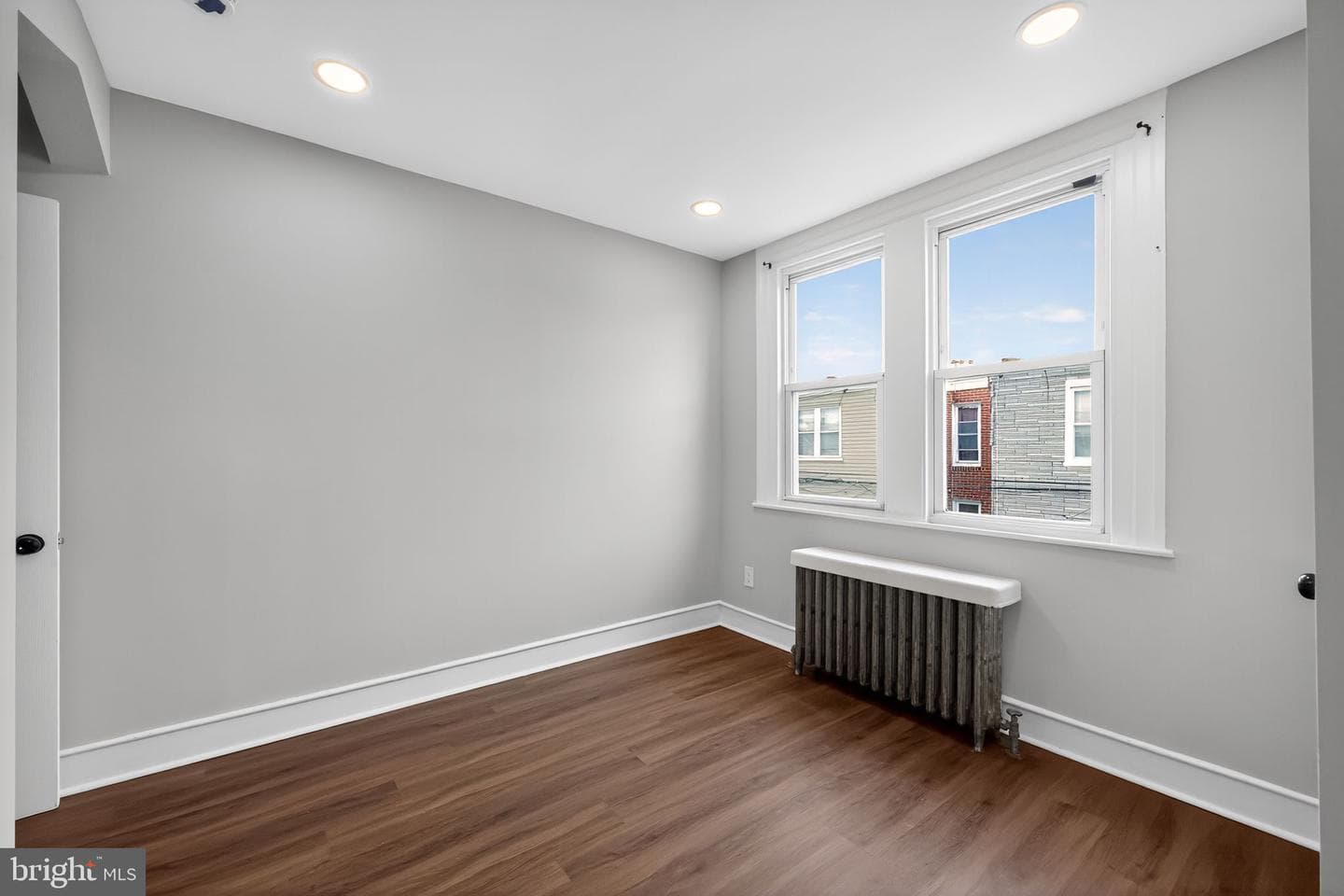 539 E Carver Street photo 17