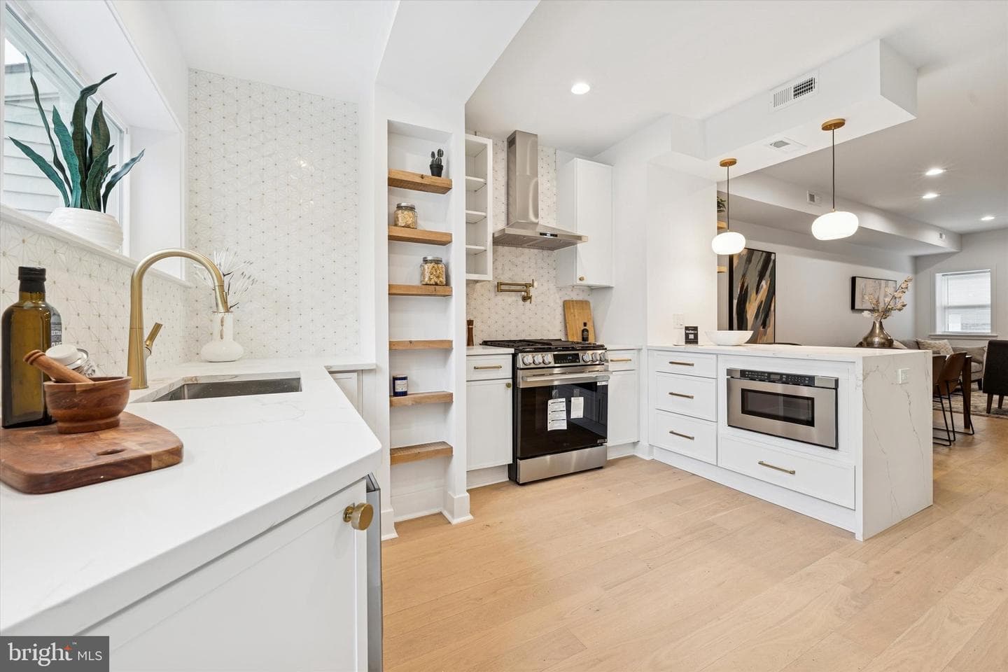 728 Latona Street photo 4