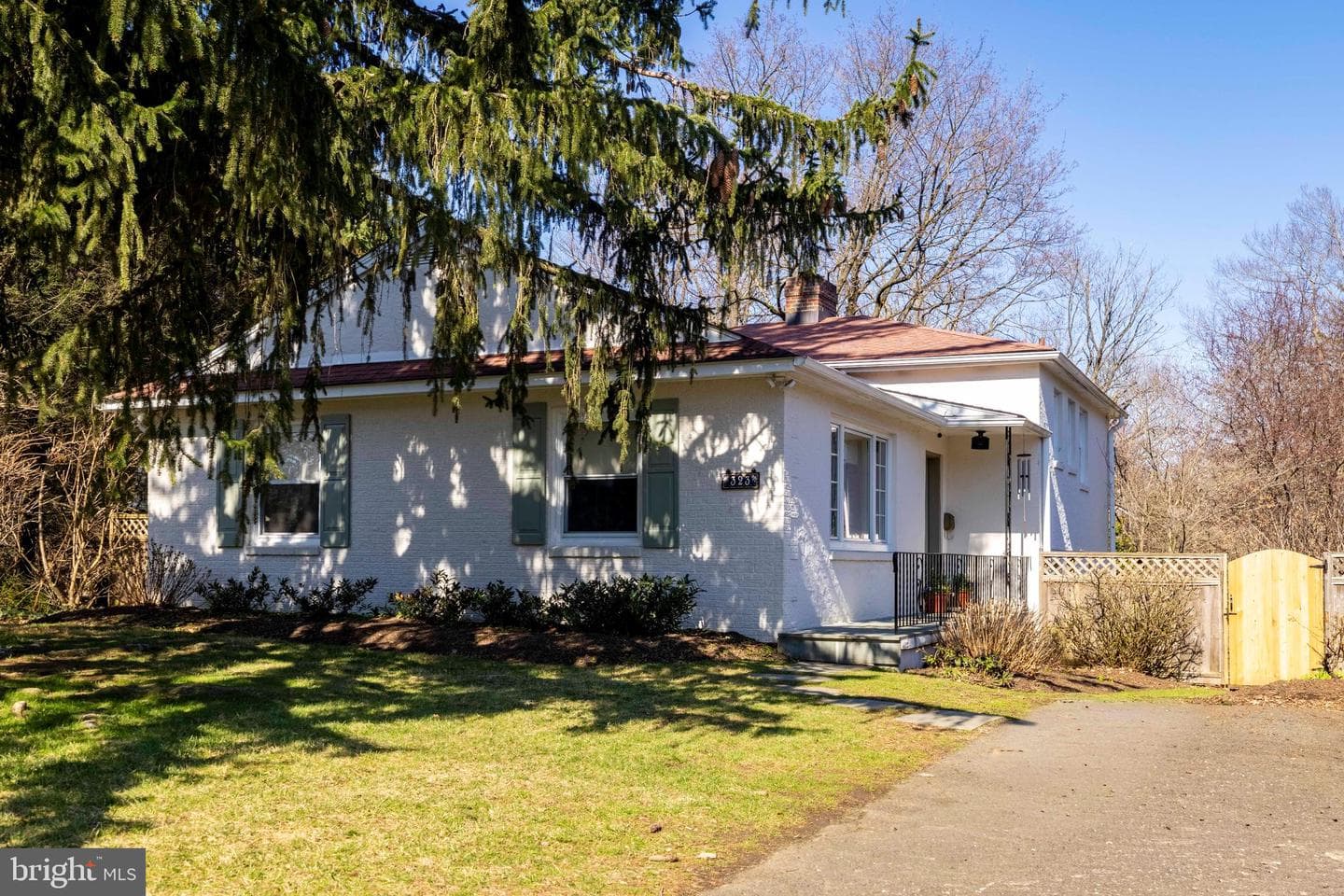 323 E Gowen Avenue photo 2