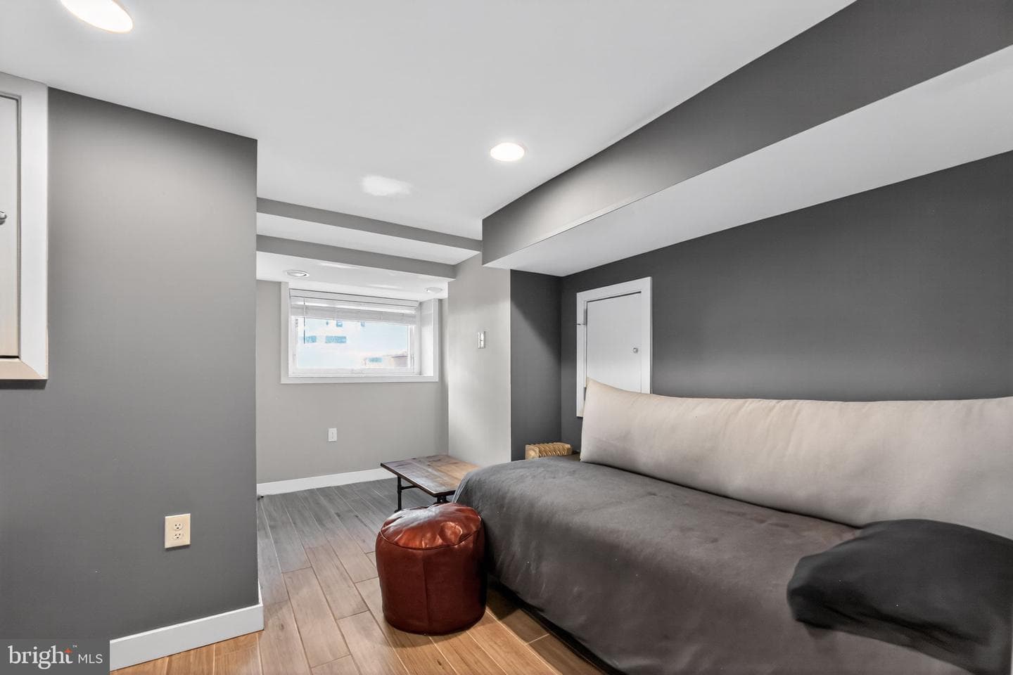 2938 Nicholas Street photo 25