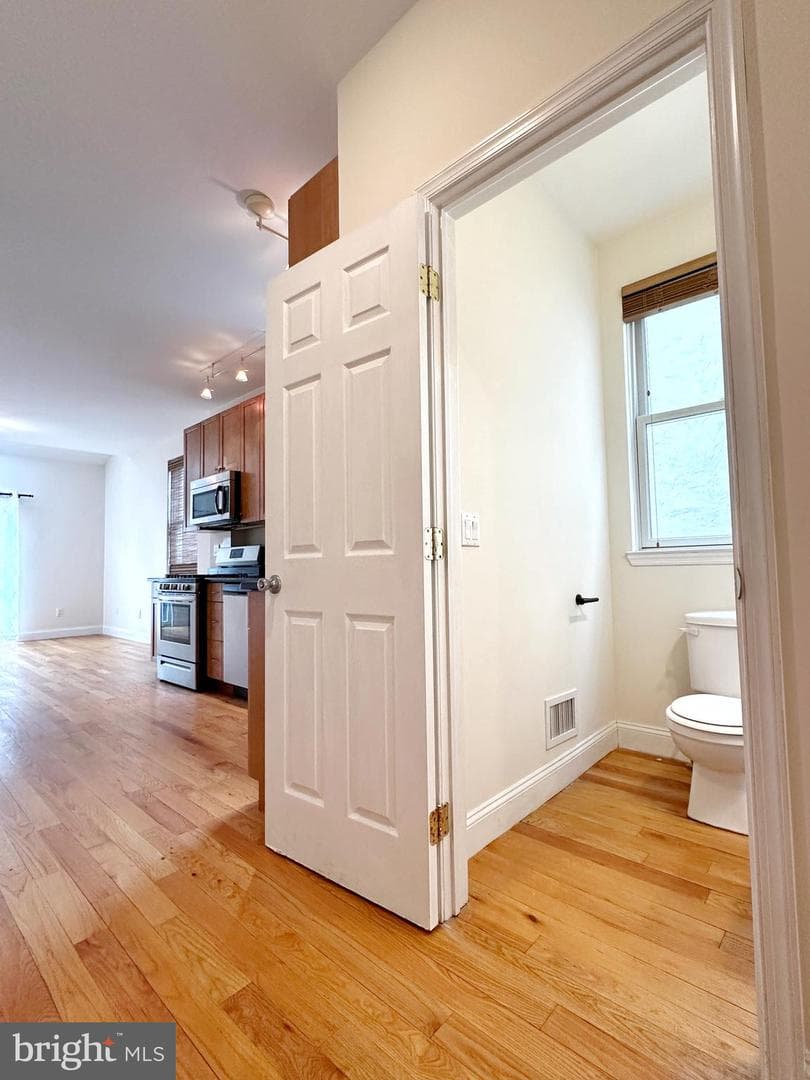 1108 E Oxford Street photo 35