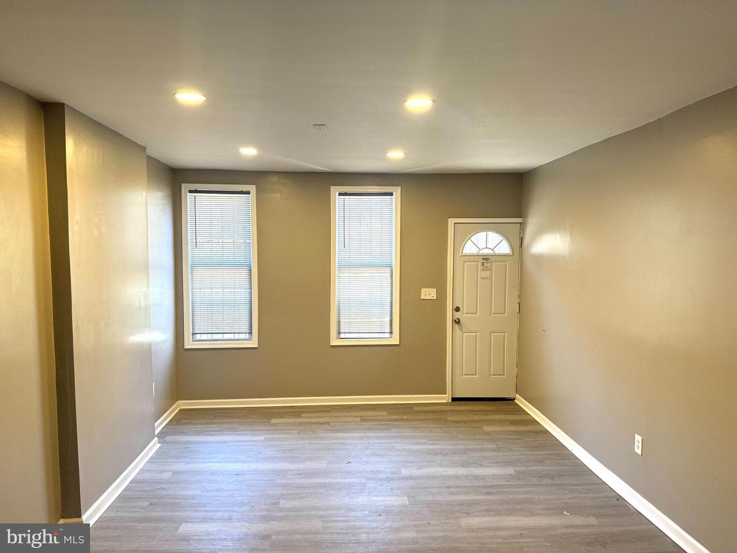 2957 N Sydenham Street photo 4
