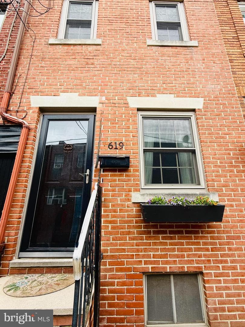 619 Sears Street photo 1