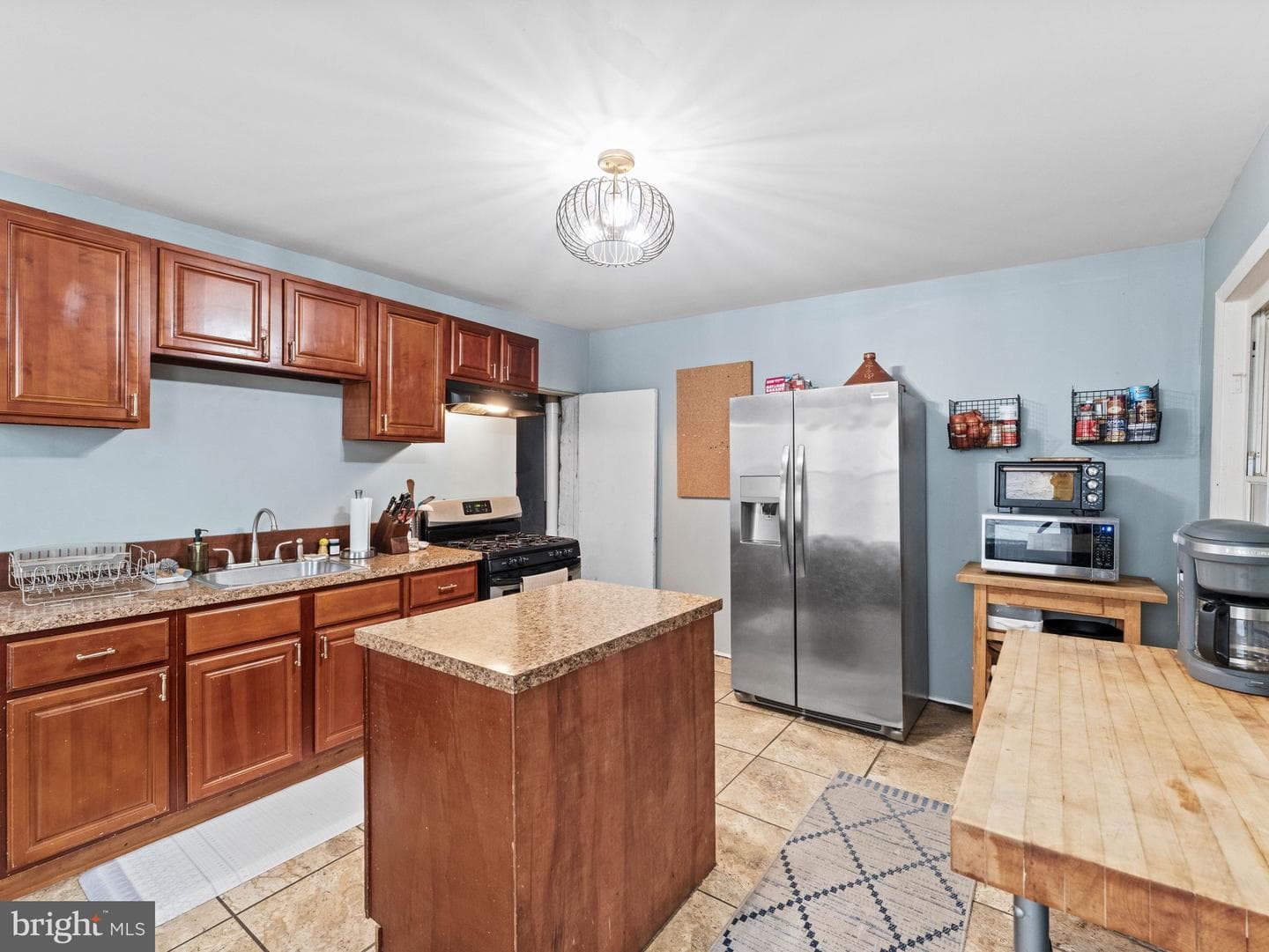 233 E Slocum Street photo 1