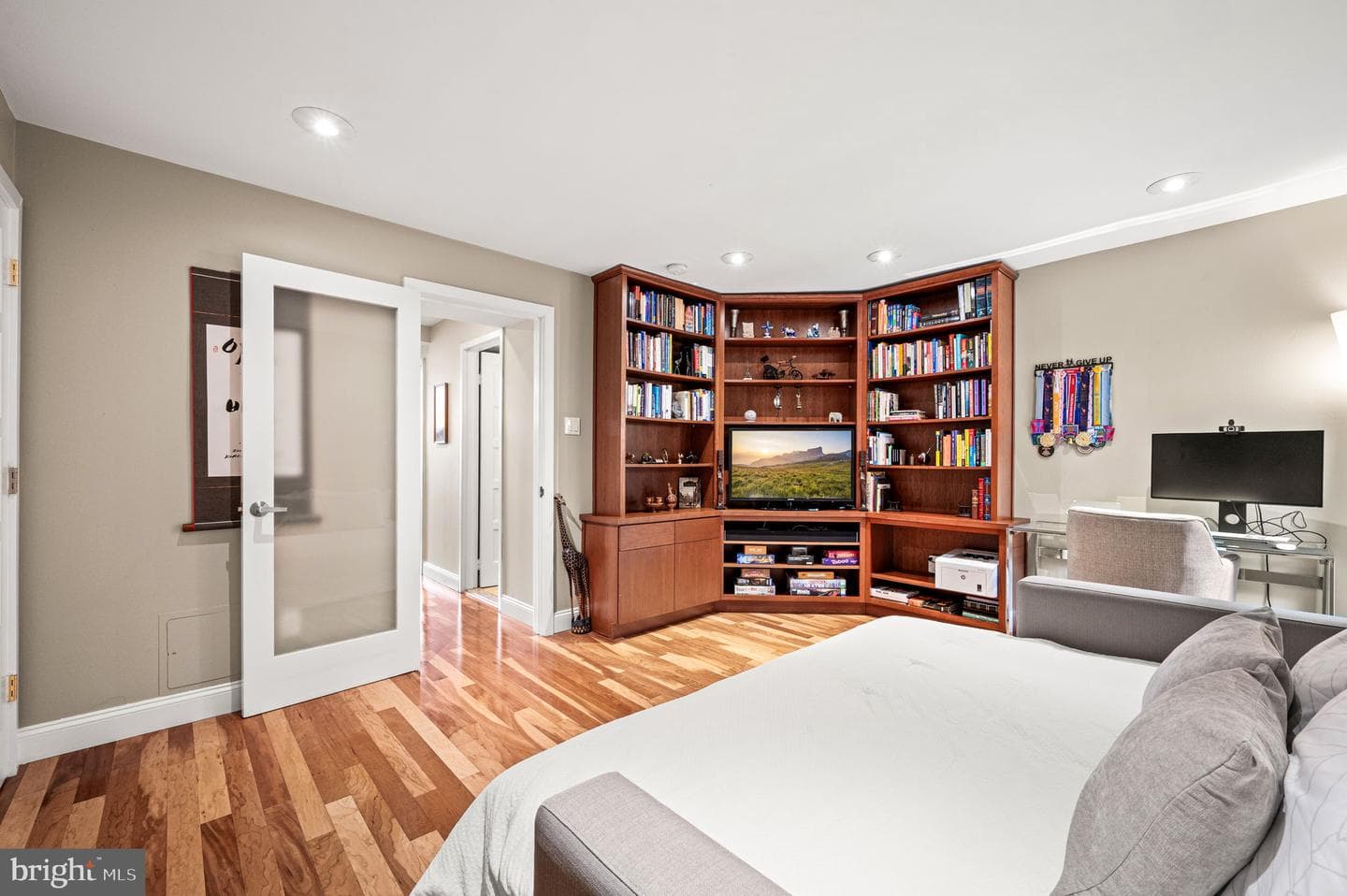 38 Saint James Court photo 21