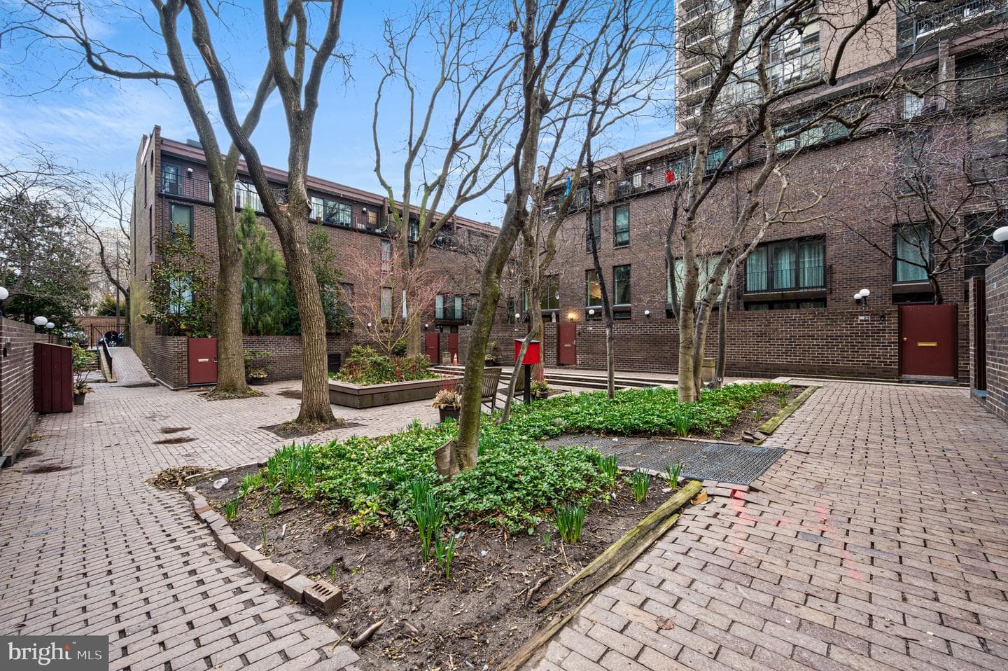 38 Saint James Court photo 34