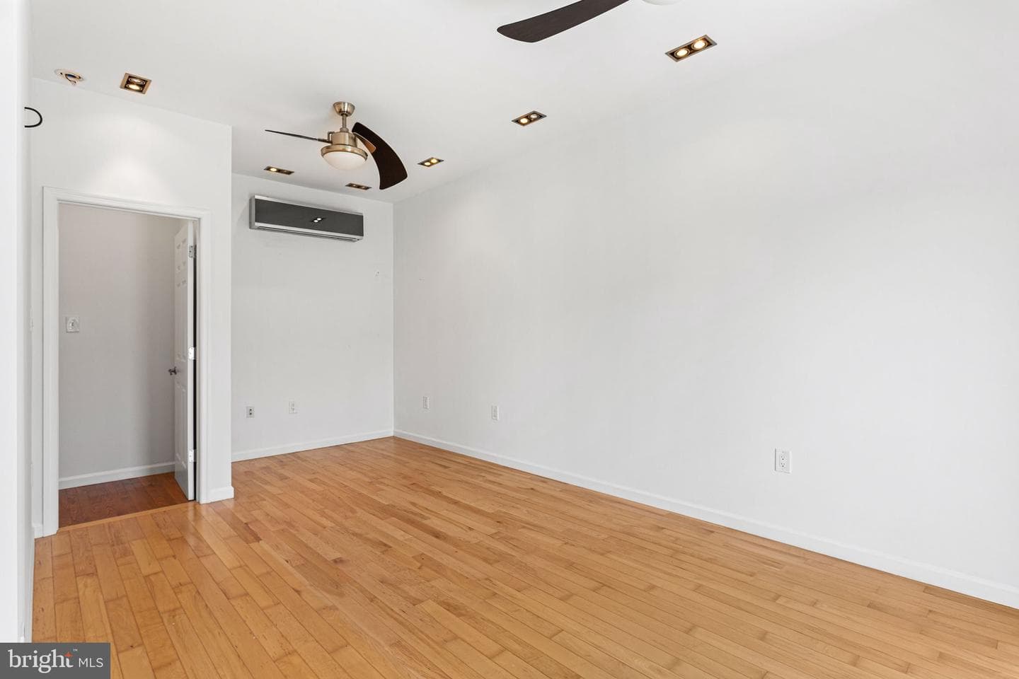 2416 S Bouvier Street photo 13