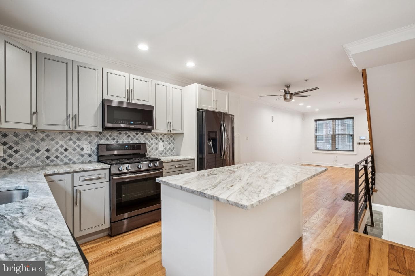 1710 W Seybert Street photo 12