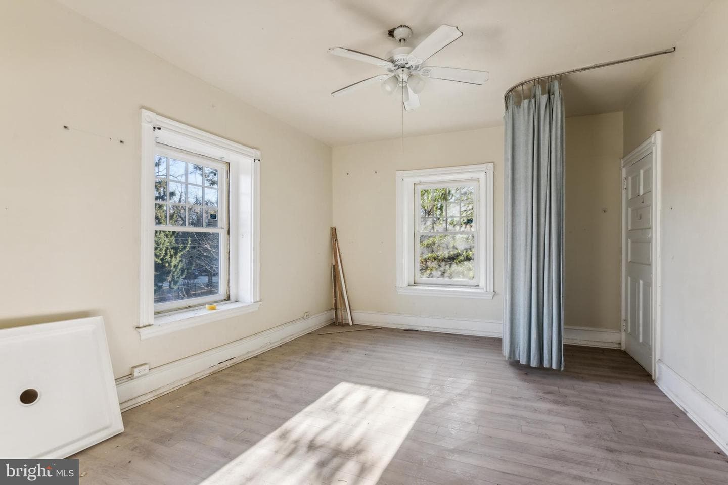 329 E Wister Street photo 14