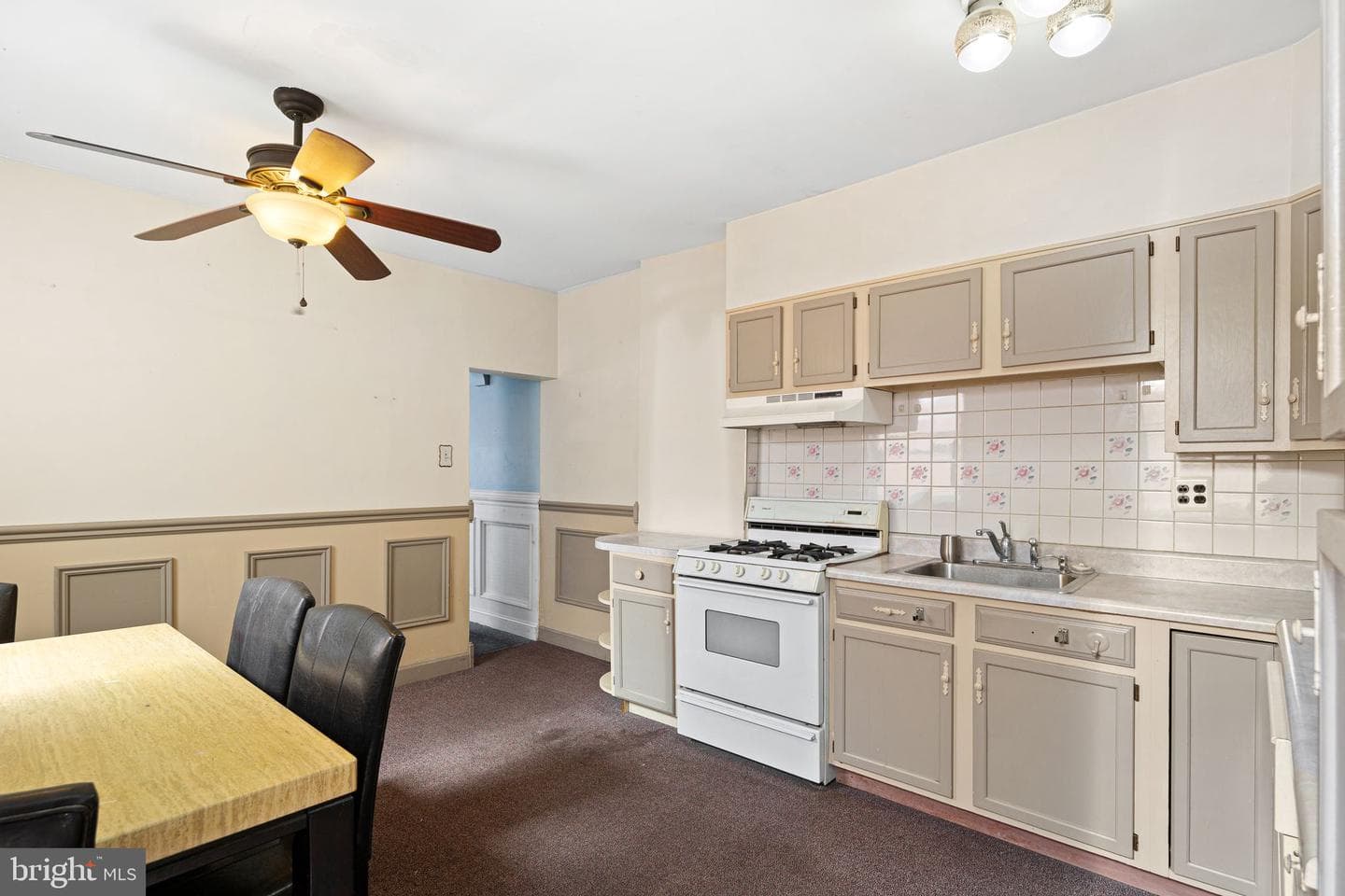 2647-49 E Somerset Street photo 8