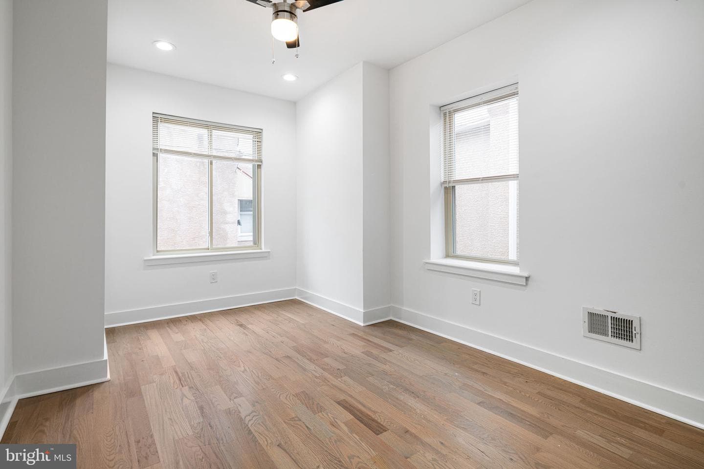 2532 W Montgomery Avenue photo 11