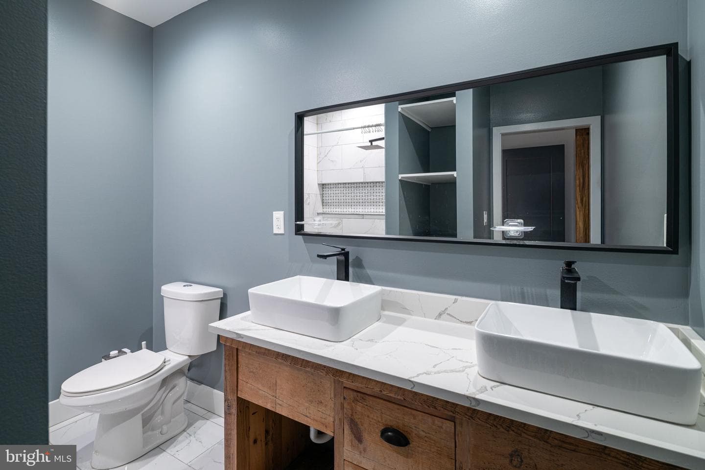 2532 W Montgomery Avenue photo 9