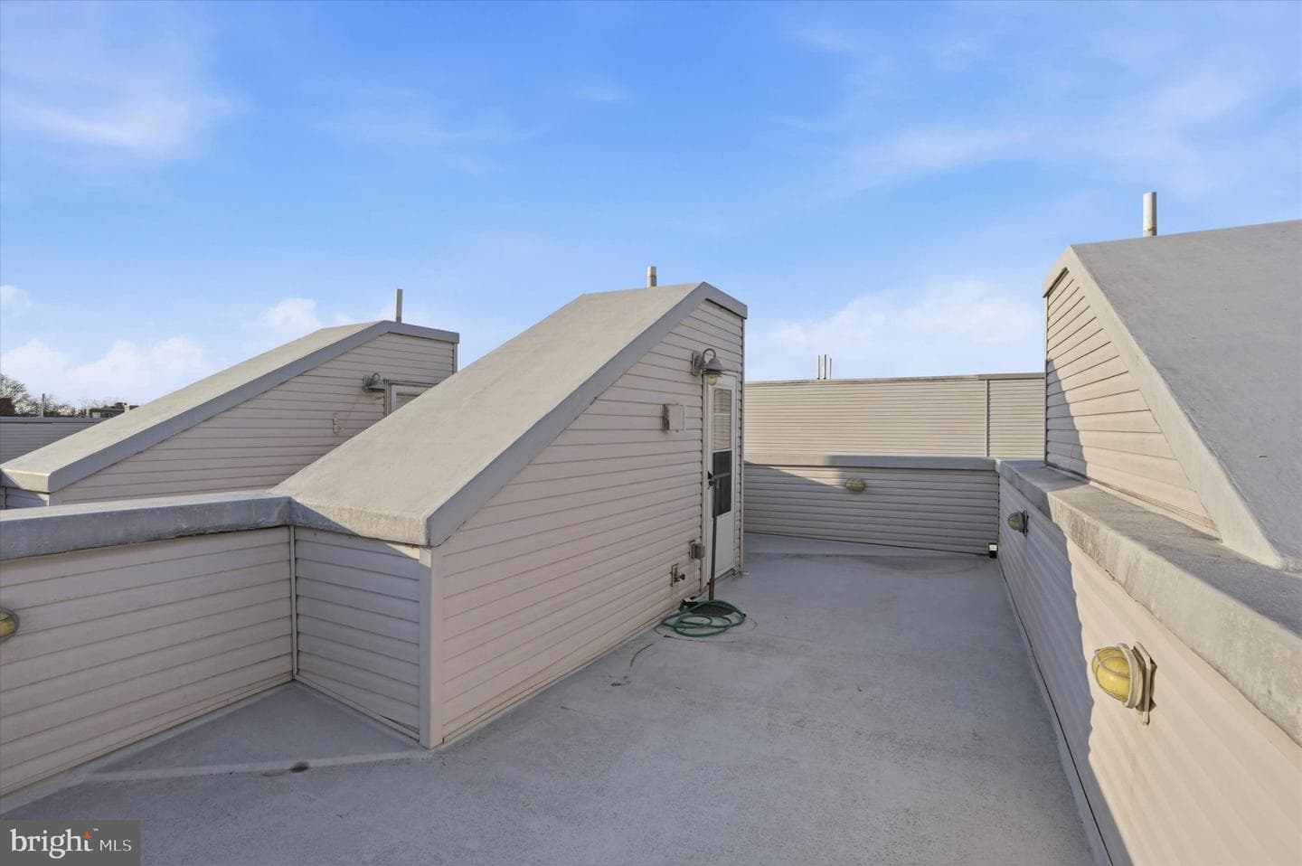 1739 W Seybert Street photo 27