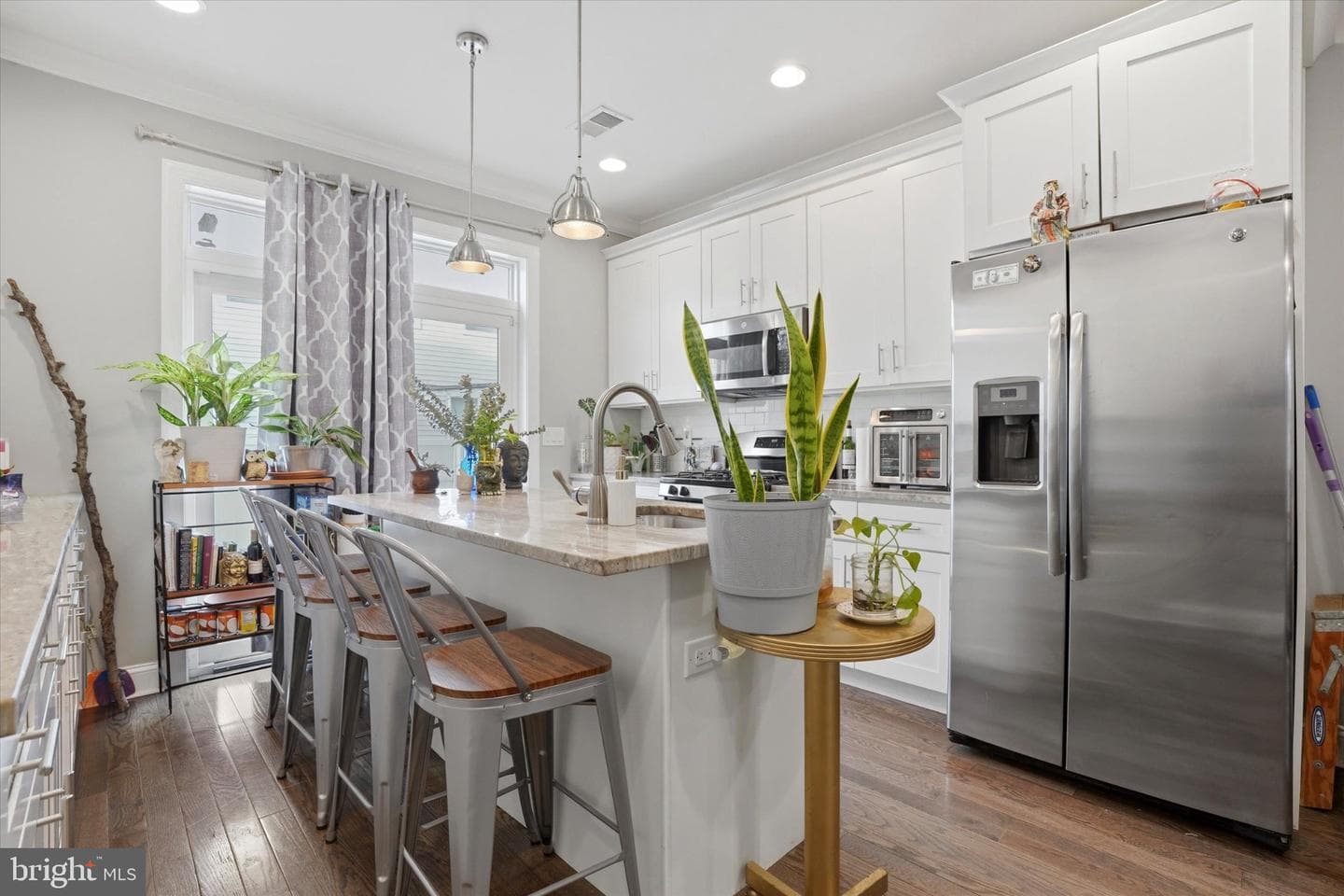1739 W Seybert Street photo 3