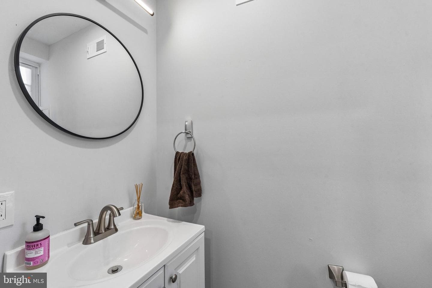 1549 N Newkirk Street photo 8
