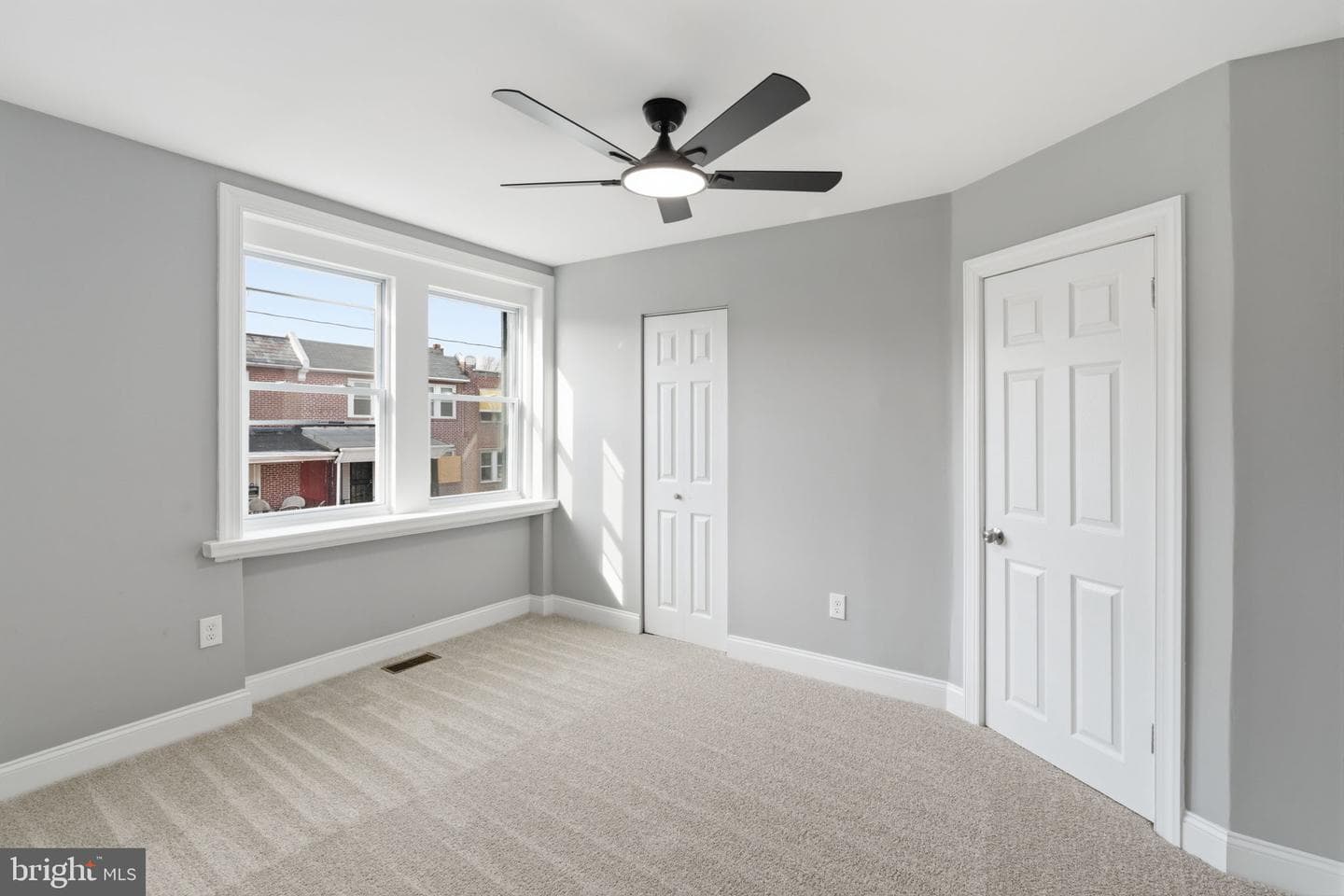 836 E Stafford photo 30
