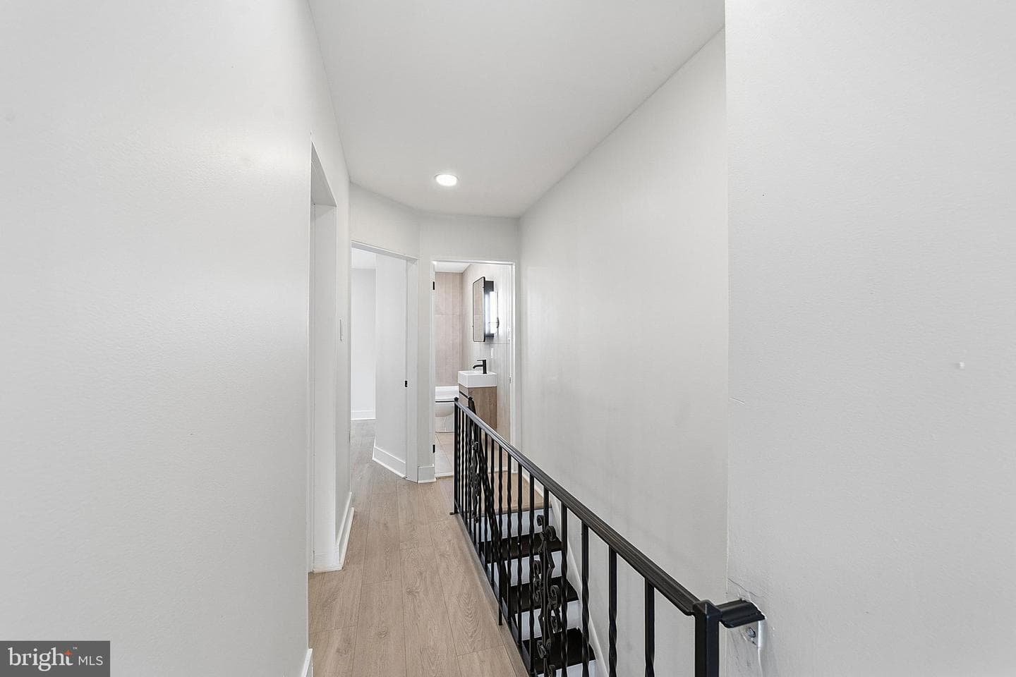 3411 Ainslie Street photo 35