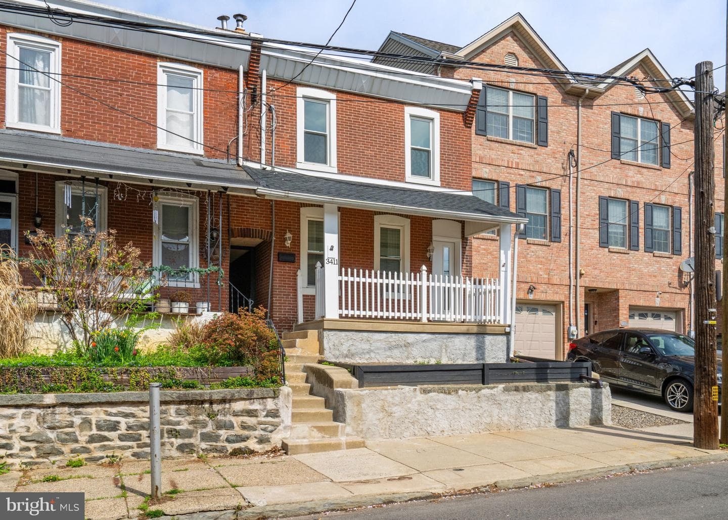 3411 Ainslie Street photo 4