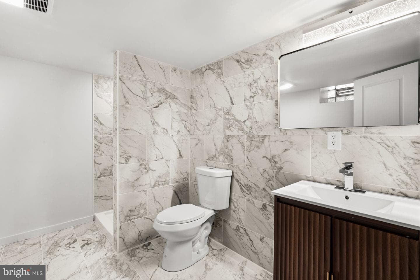 3411 Ainslie Street photo 40