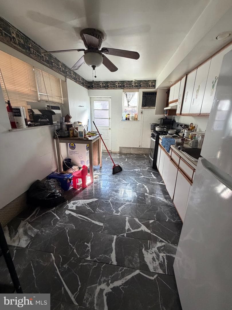 2441 S Hutchinson Street photo 4