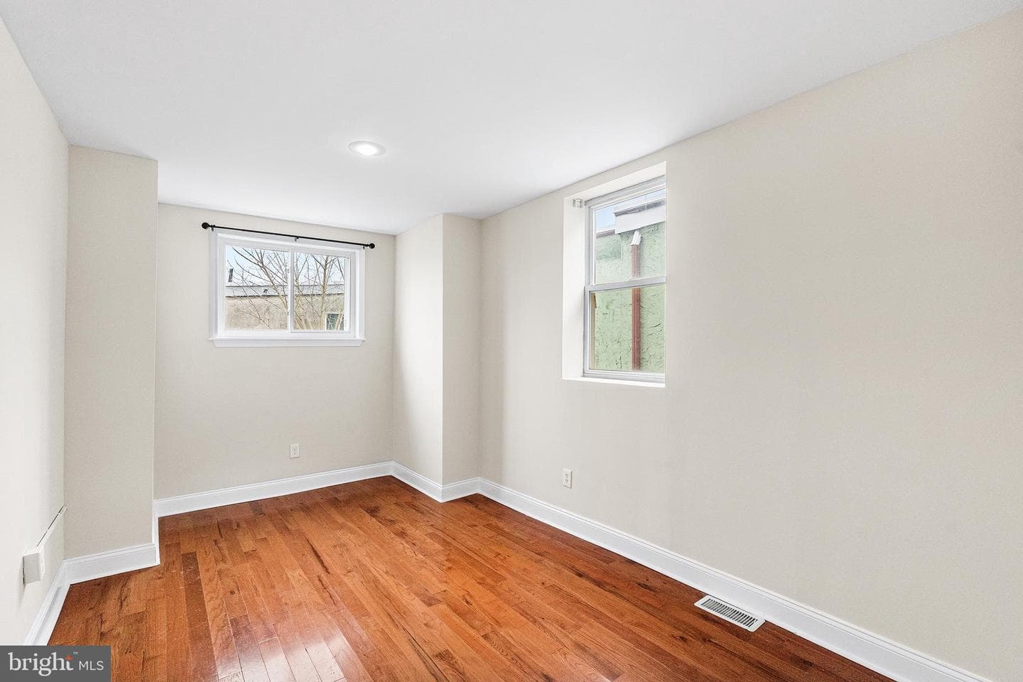 1538 Tasker Street photo 14