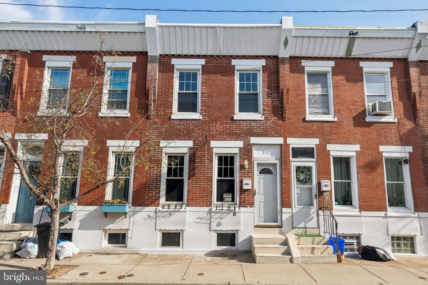 313 Daly Street photo 1