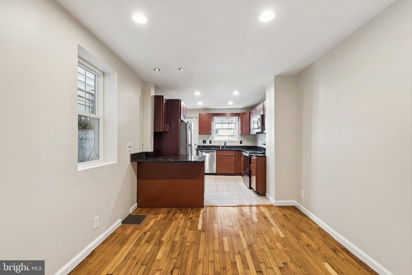 313 Daly Street photo 10